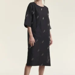 Airy linen kjole med perler, black