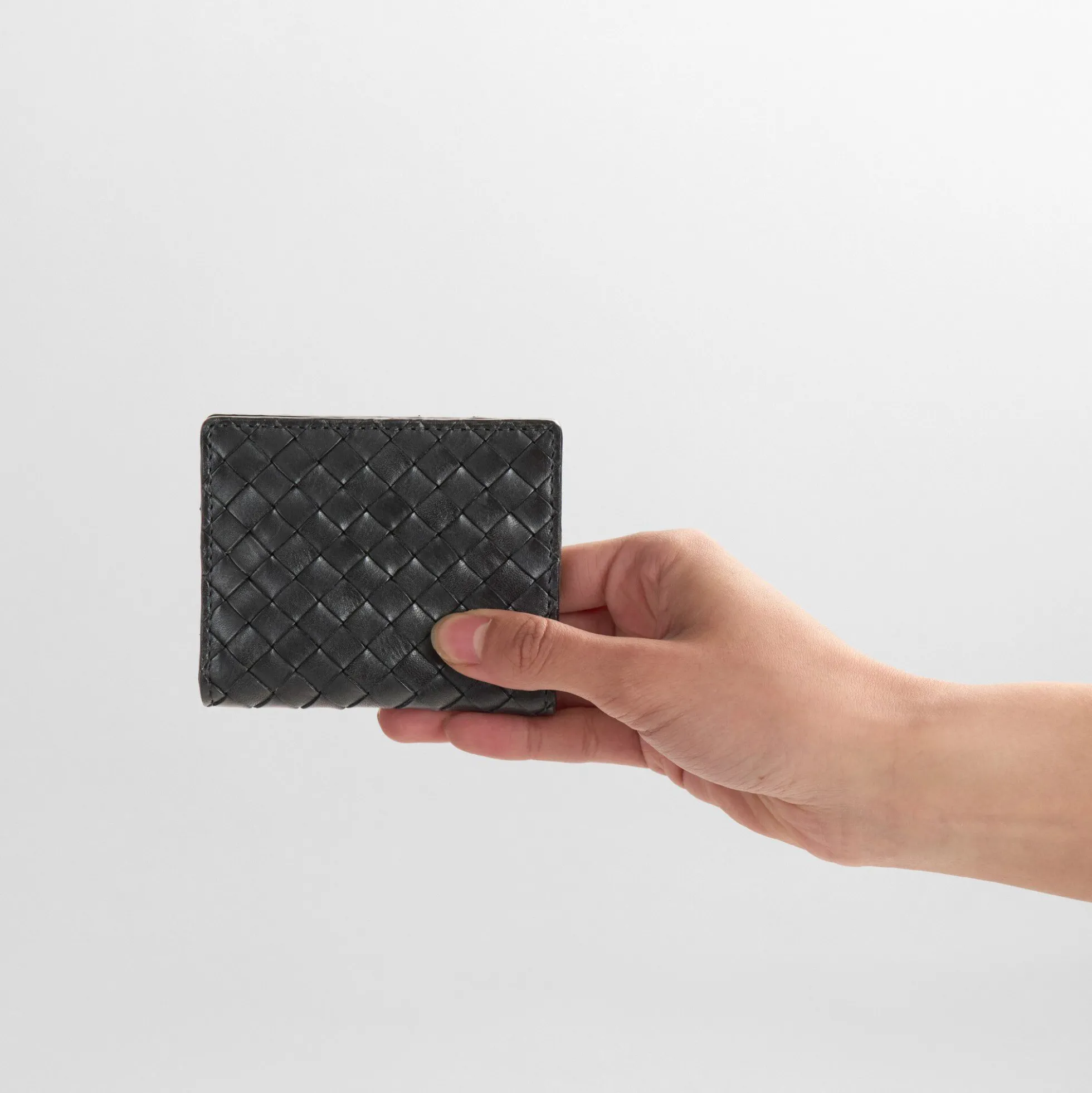AmeliaMBG Card Holder Weave, black