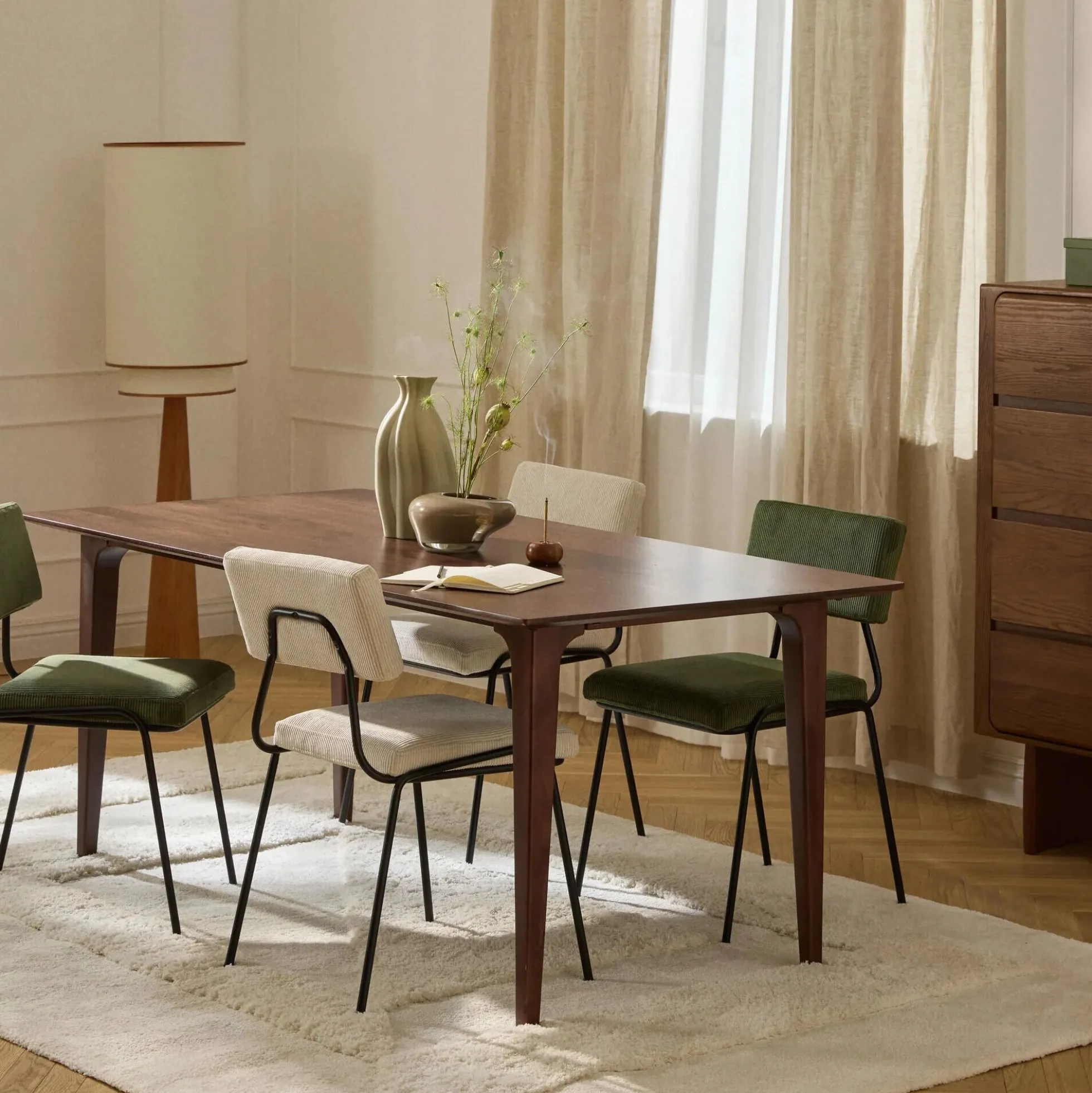 Archie Oak Dining Table, mango wood