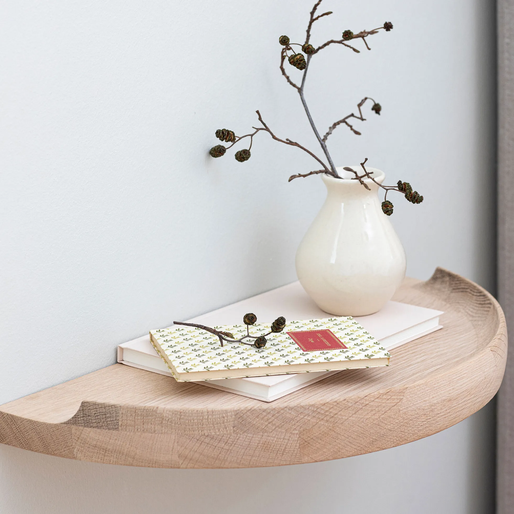 Arcus Console Shelf, hvidolieret eg