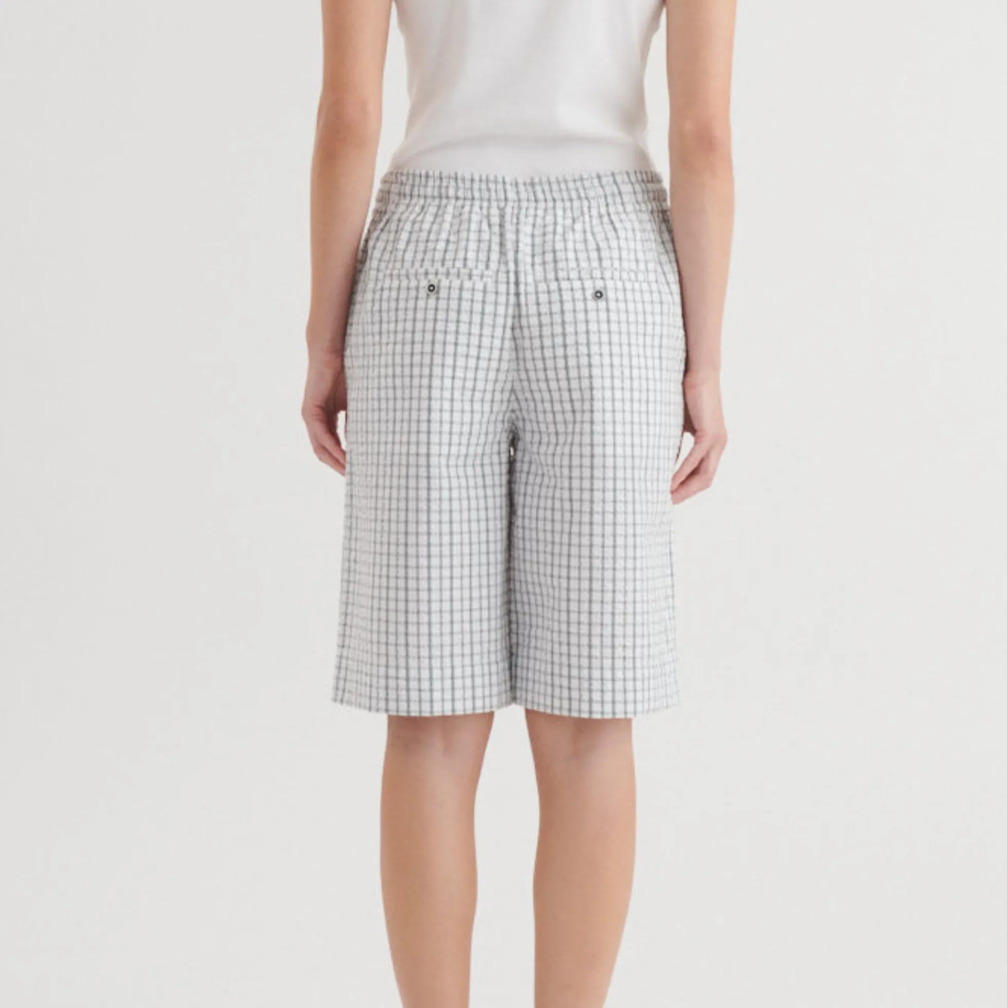Asta Shorts, w. white / asphalt