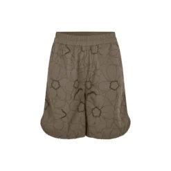 Avrille Shorts, canteen