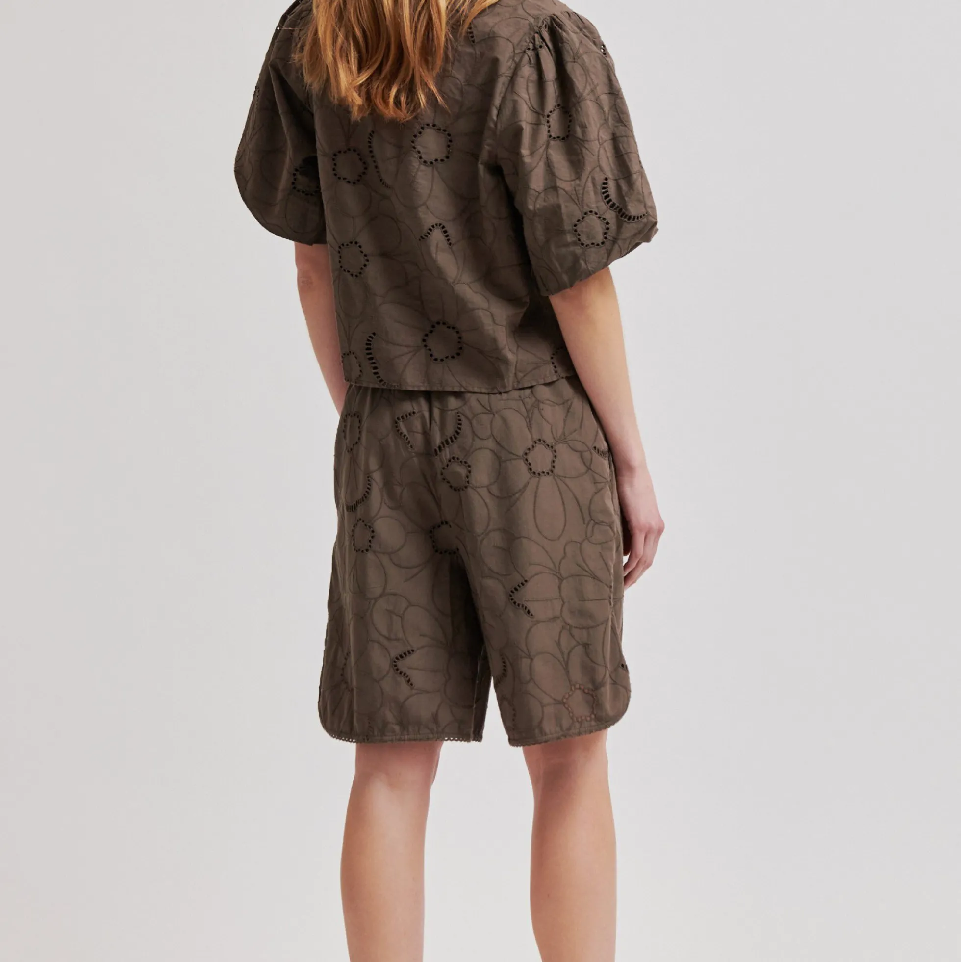 Avrille Shorts, canteen