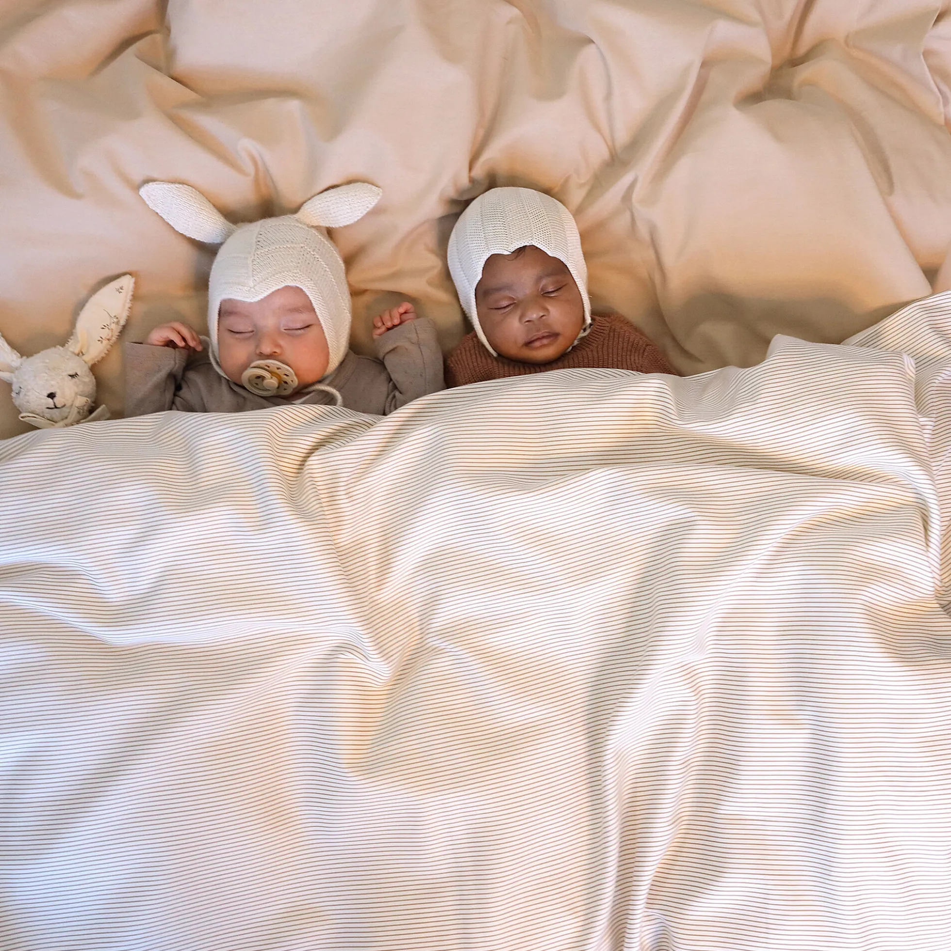 Baby sengetøj, classic stripes camel