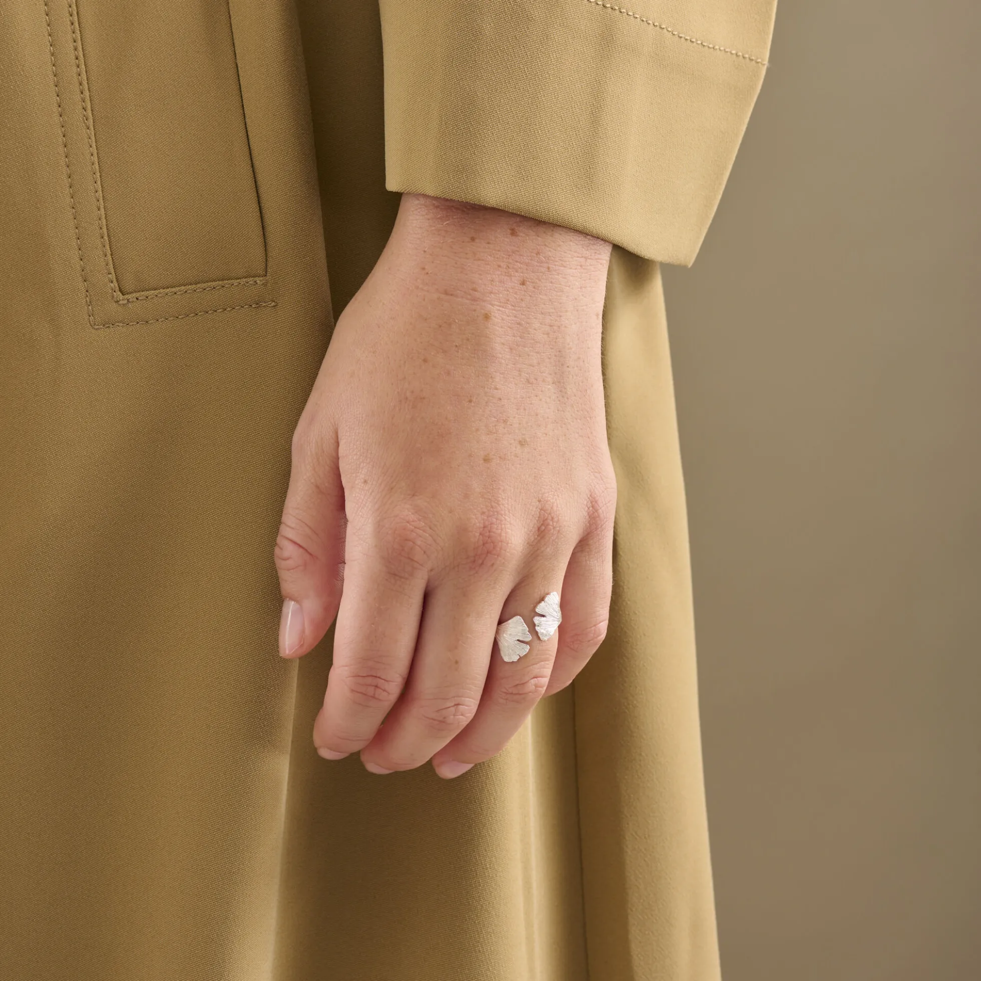 Biloba Ring