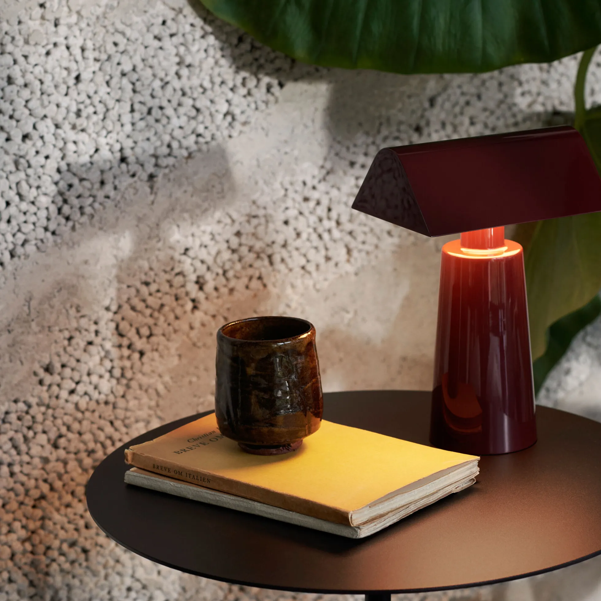 Caret MF1 Portable bordlampe, dark burgundy