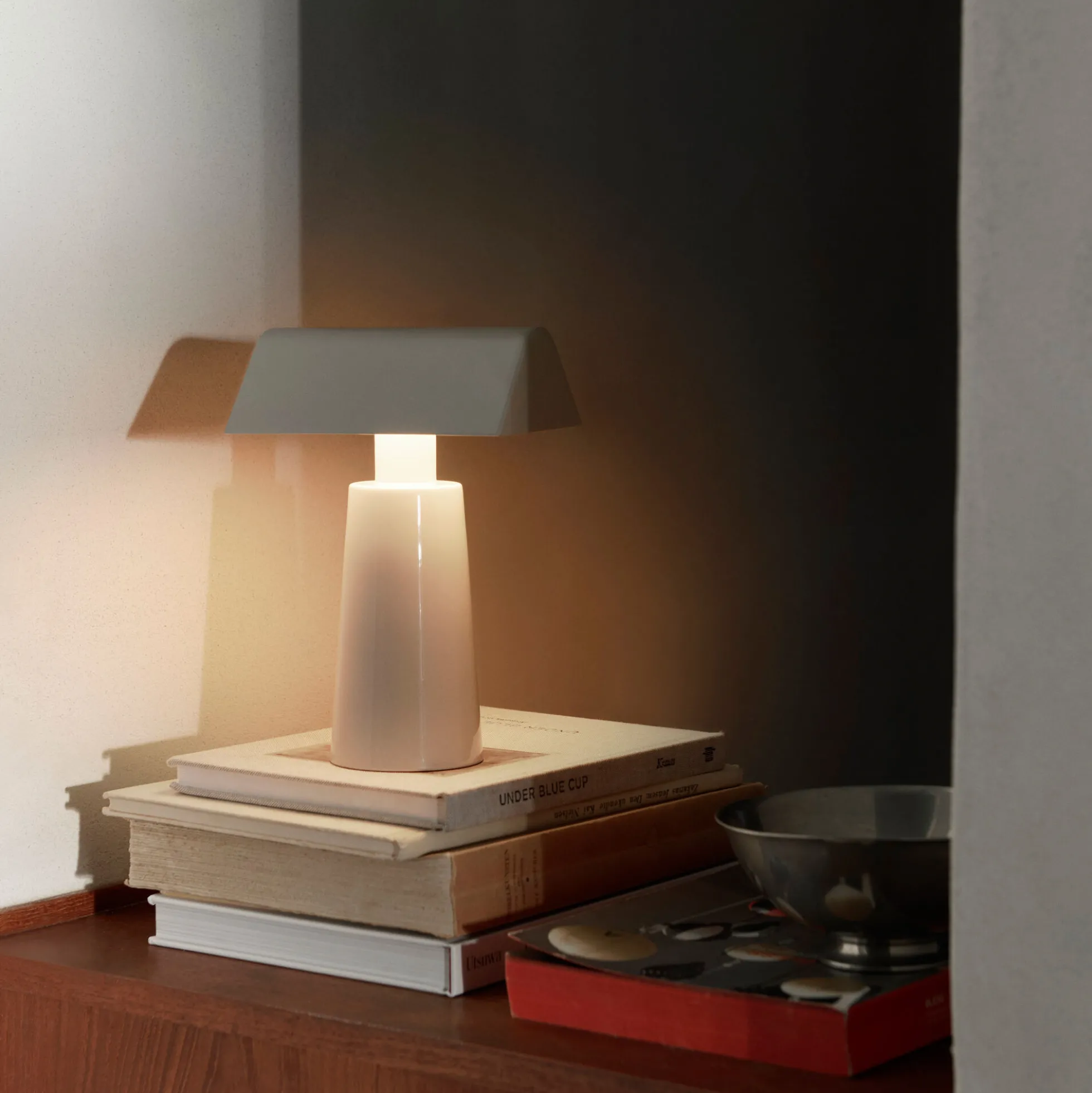 Caret MF1 Portable bordlampe, silk grey