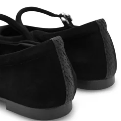 Cathy S, black