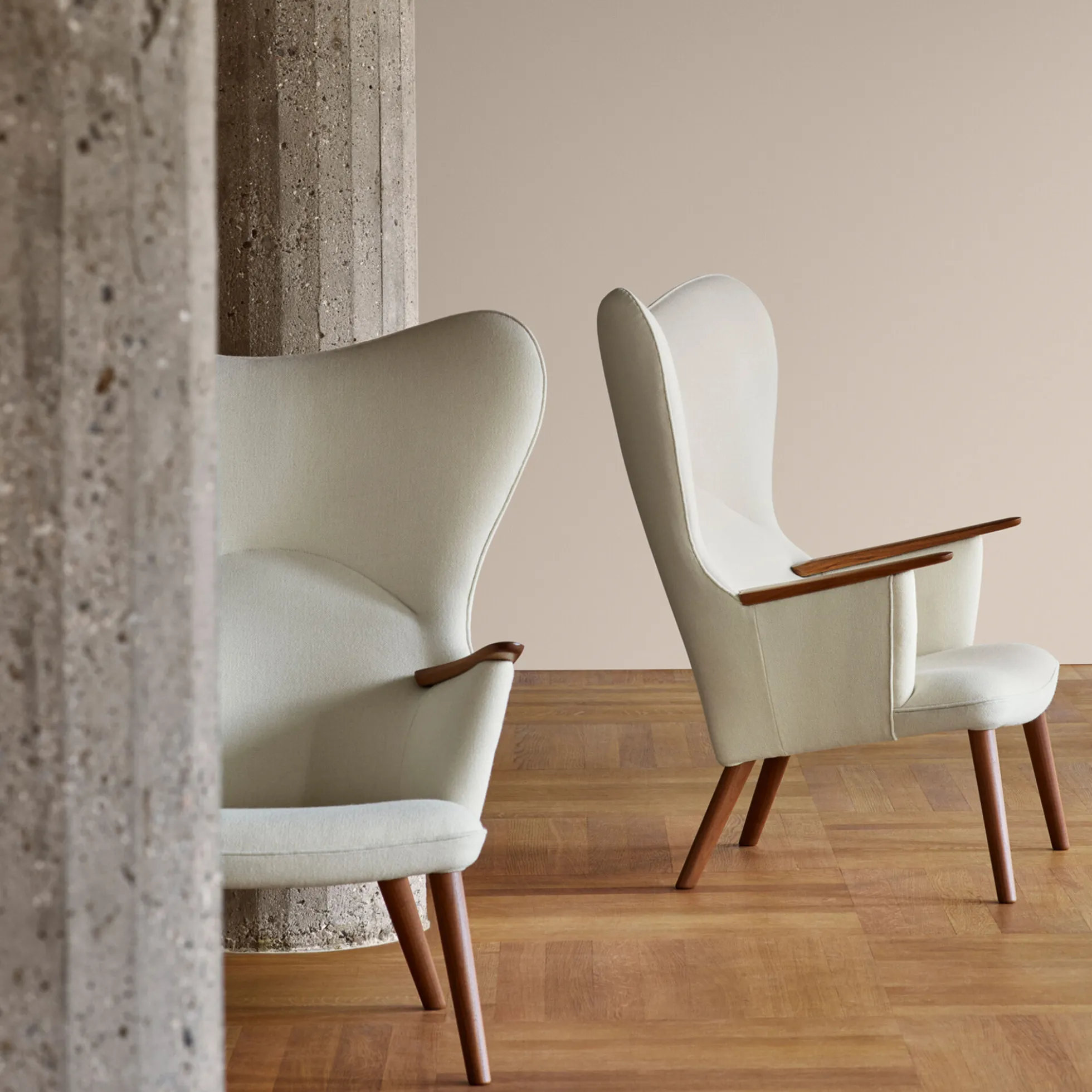 CH78 Mama Bear loungestol, cream/olieret valnød
