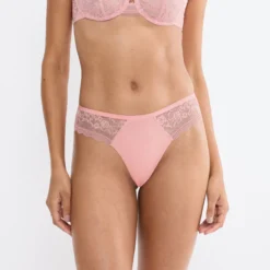 Comfort Allure String, strawberry cream