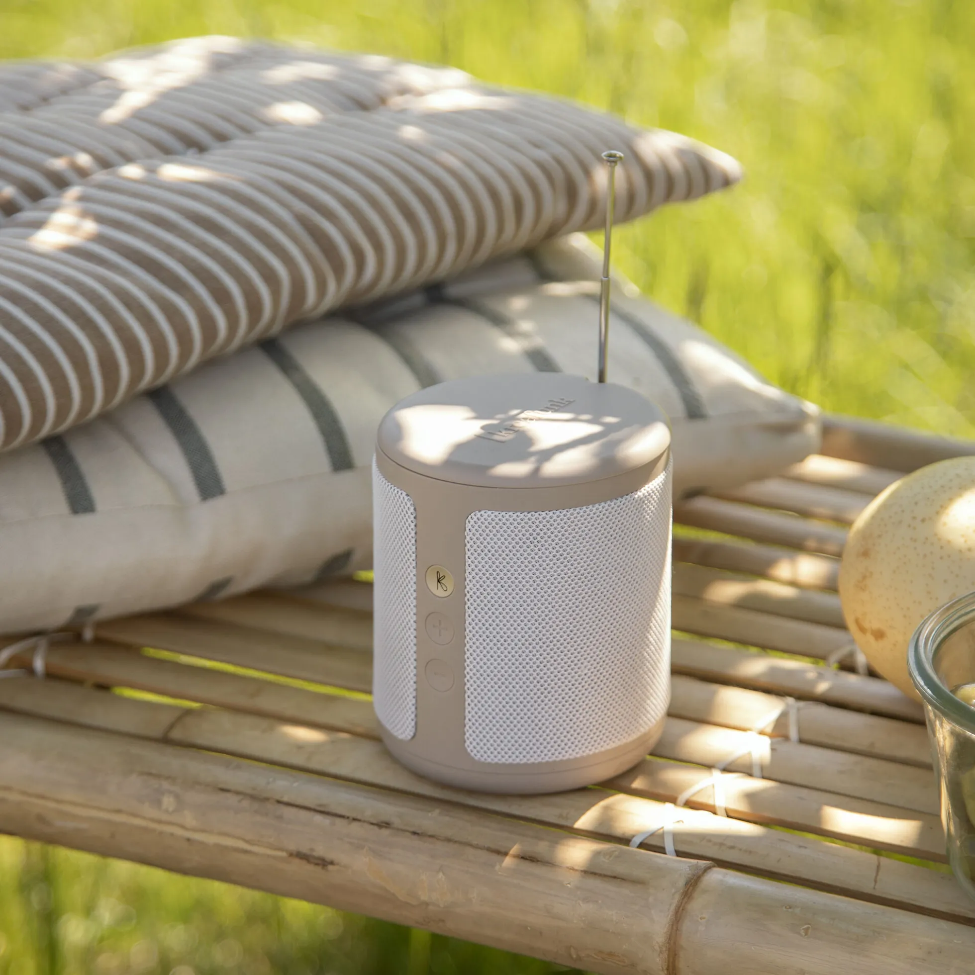 Dabbie Radio, ivory sand
