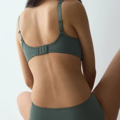 Essential Minimizer T W X, smoky green