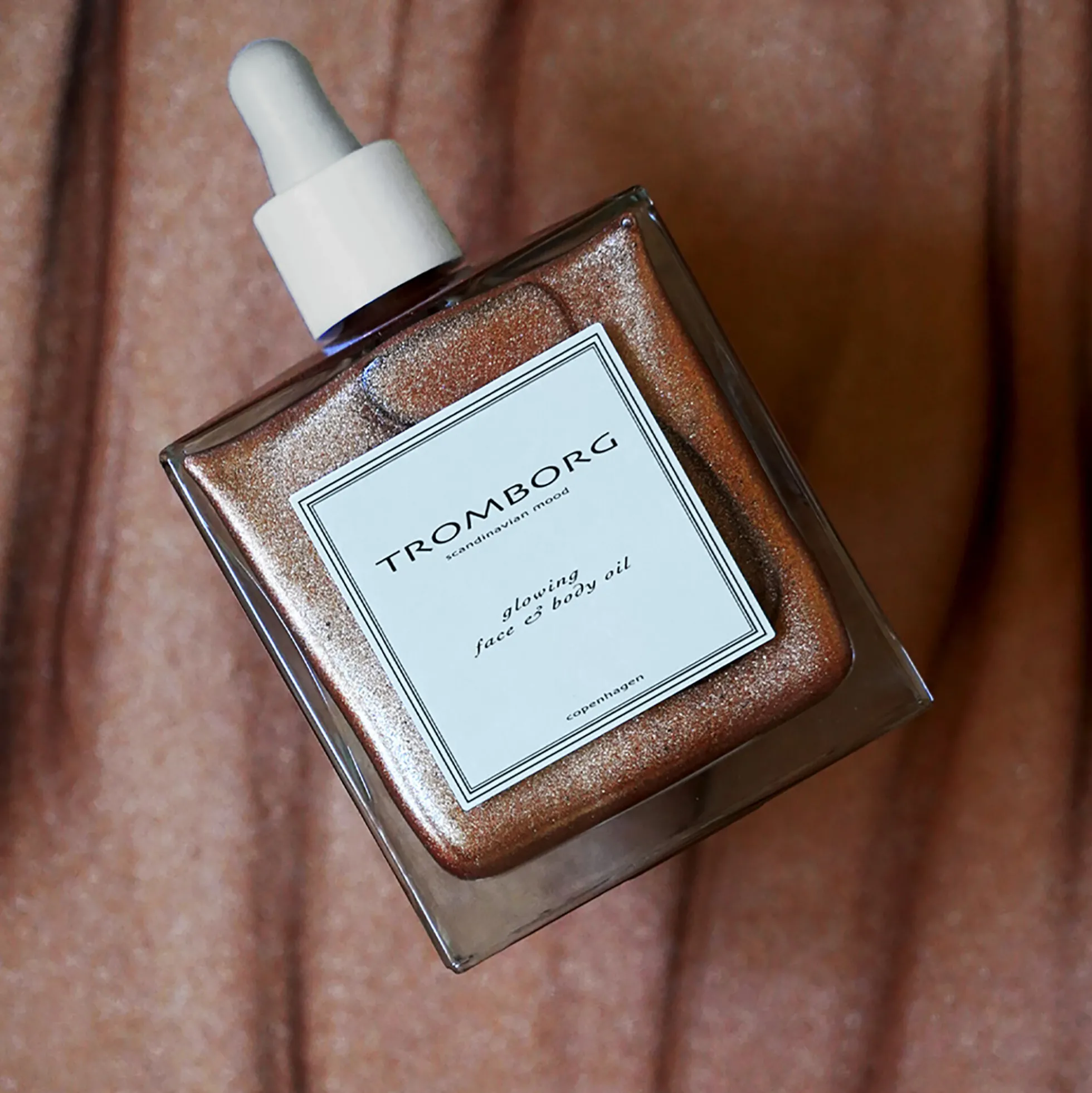 Glowing face & body oil