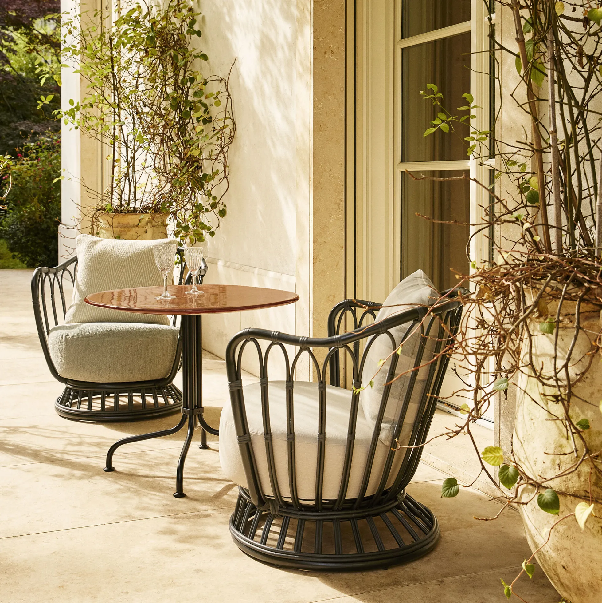 Grace Outdoor Lounge Chair, black