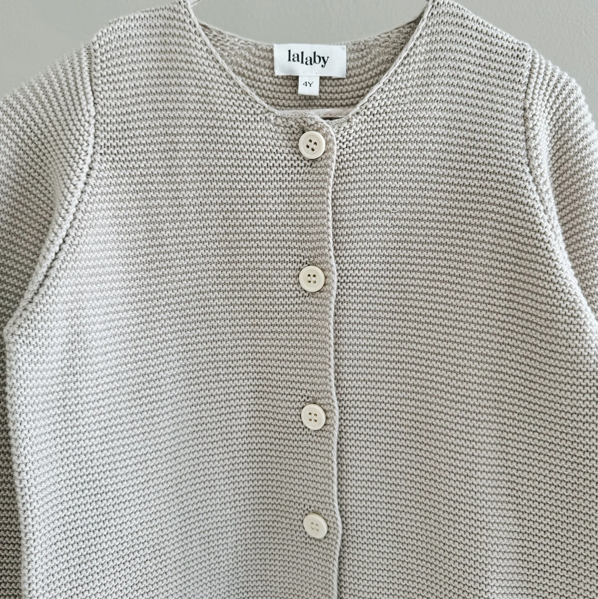Kuro Cardigan, cloud