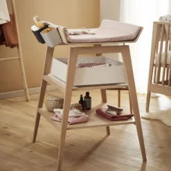 Leander Linea™ puslebord med skumhynde, beech