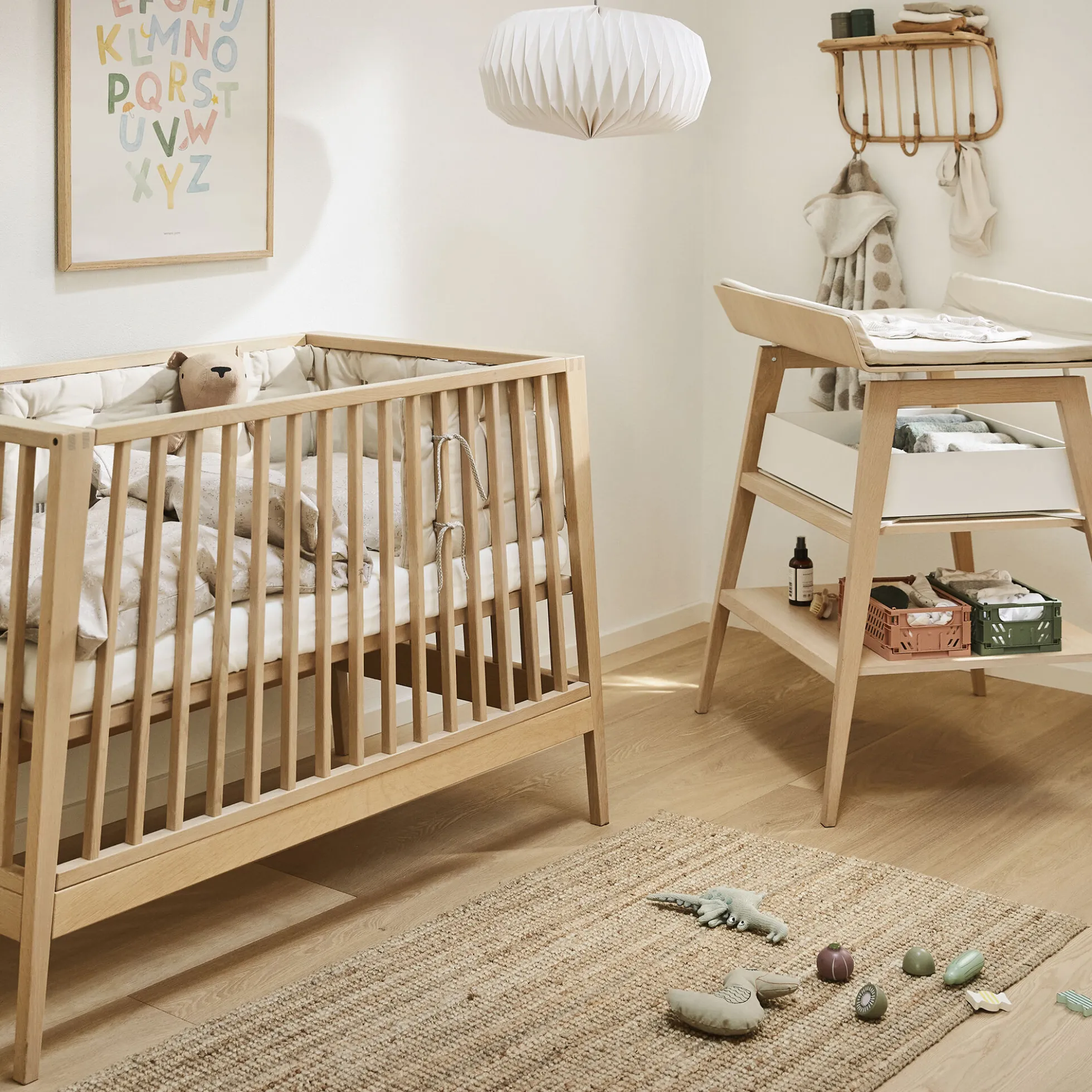 Leander Linea™ puslebord med skumhynde, beech