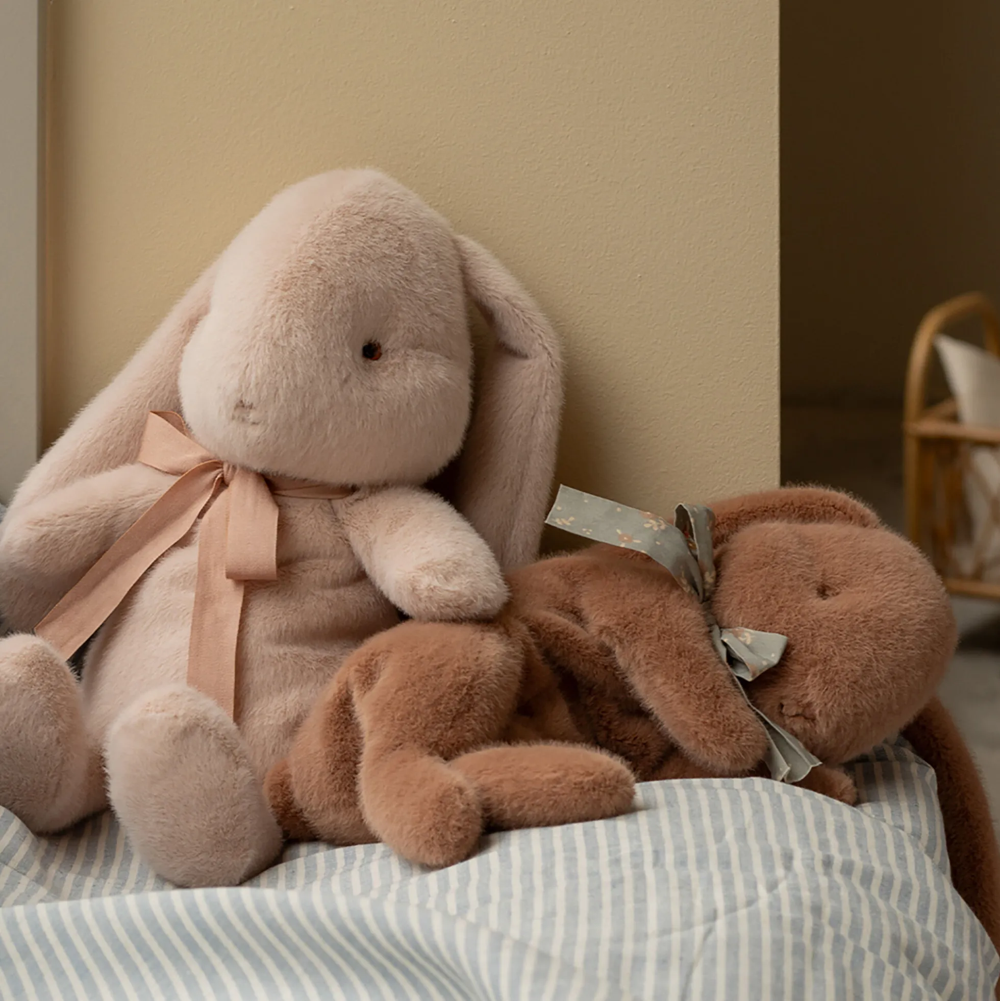 Lille sovende plyskanin, soft brown