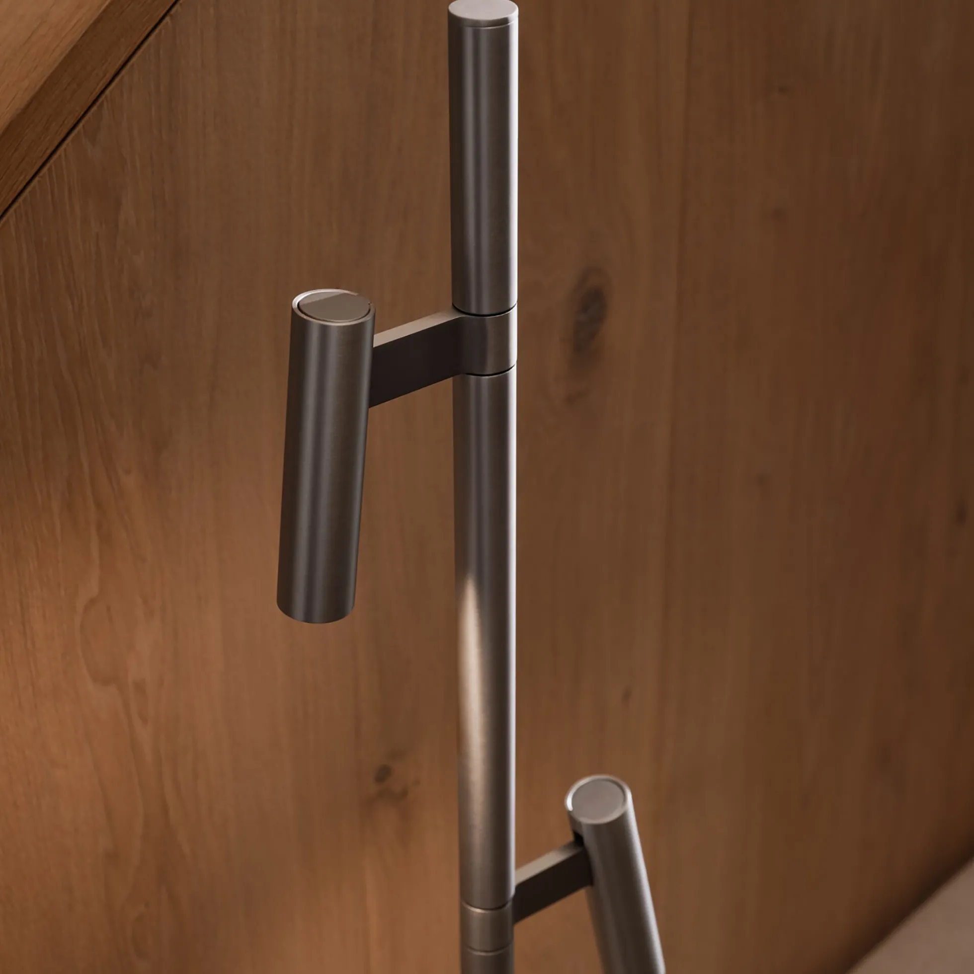 Makoto gulvlampe, satin krom