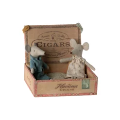 Mor og far mus i cigaræske