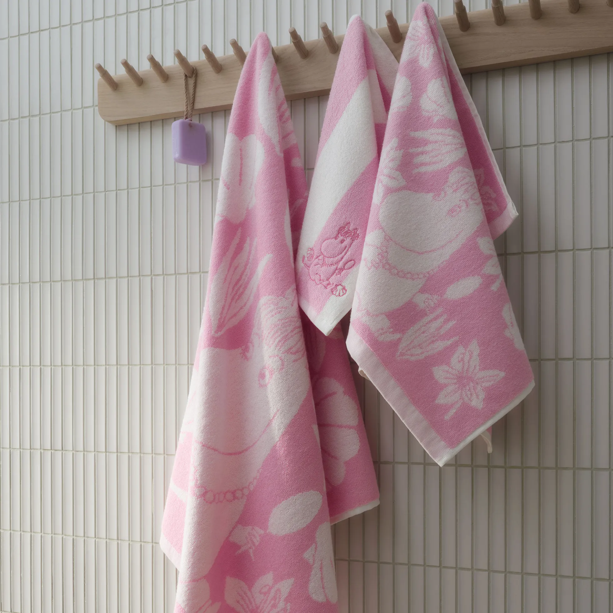 Mumi badehåndklæde seashells pink