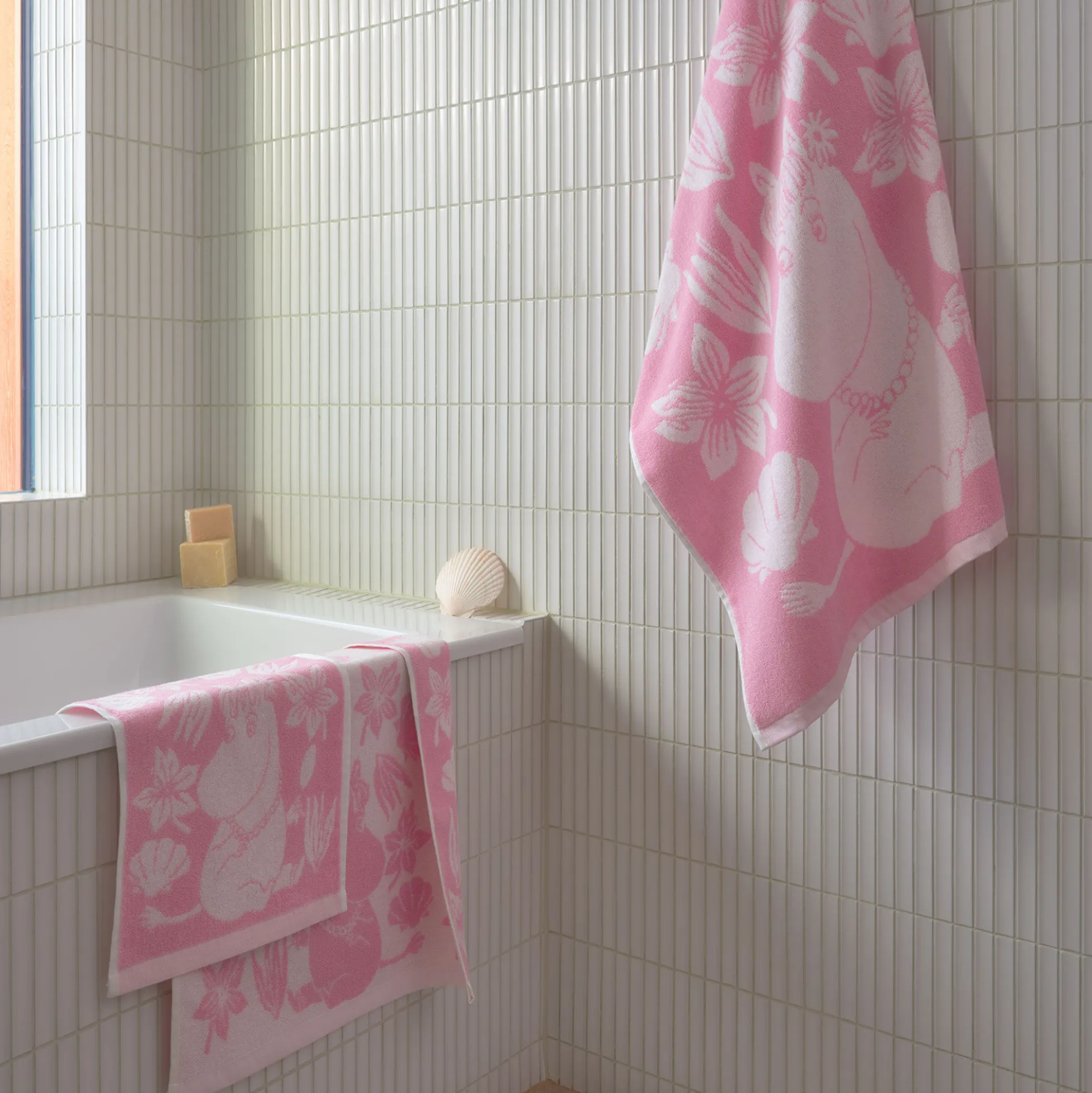 Mumi badehåndklæde seashells pink