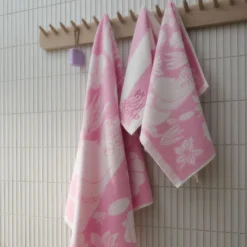 Mumi badehåndklæde seashells pink