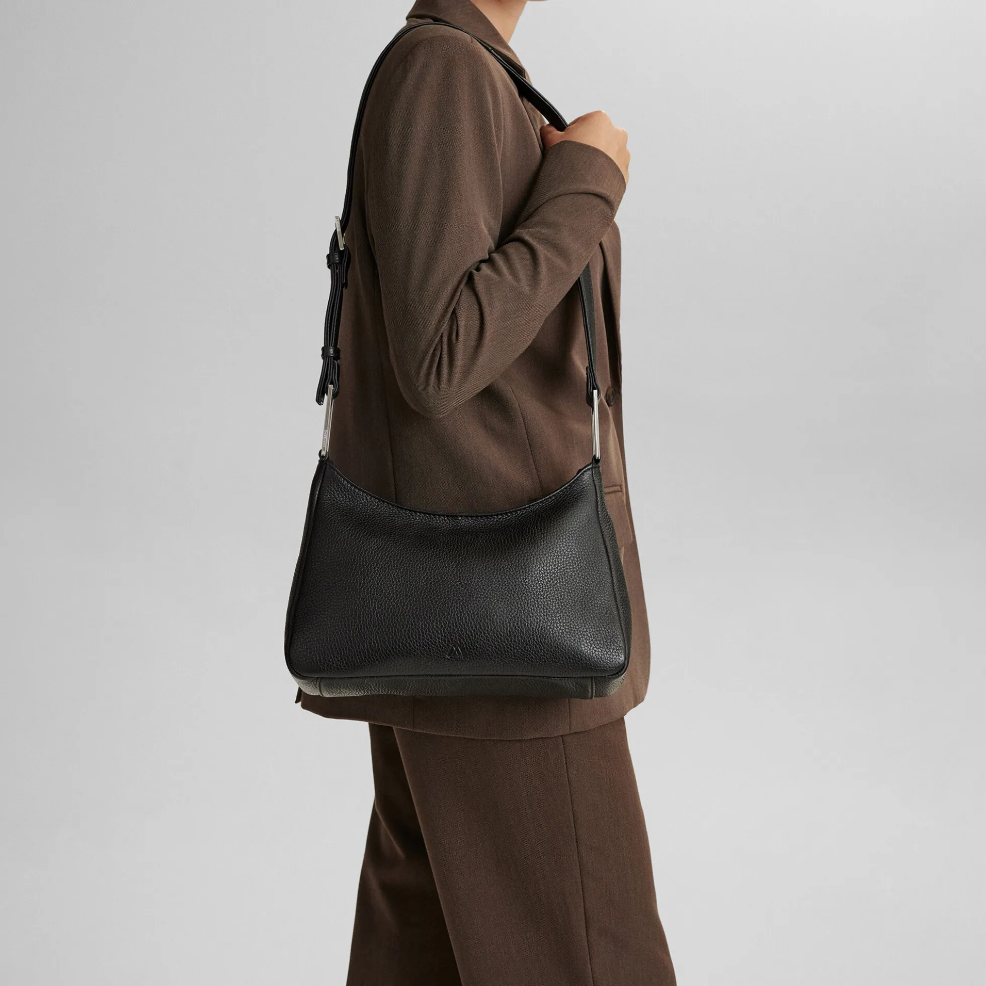 NuriaMBG Crossbody Bag Grain, black