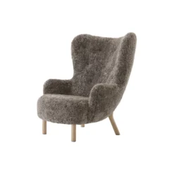 Petra VB3 Lounge Chair, Sheepskin Sahara/oiled oak