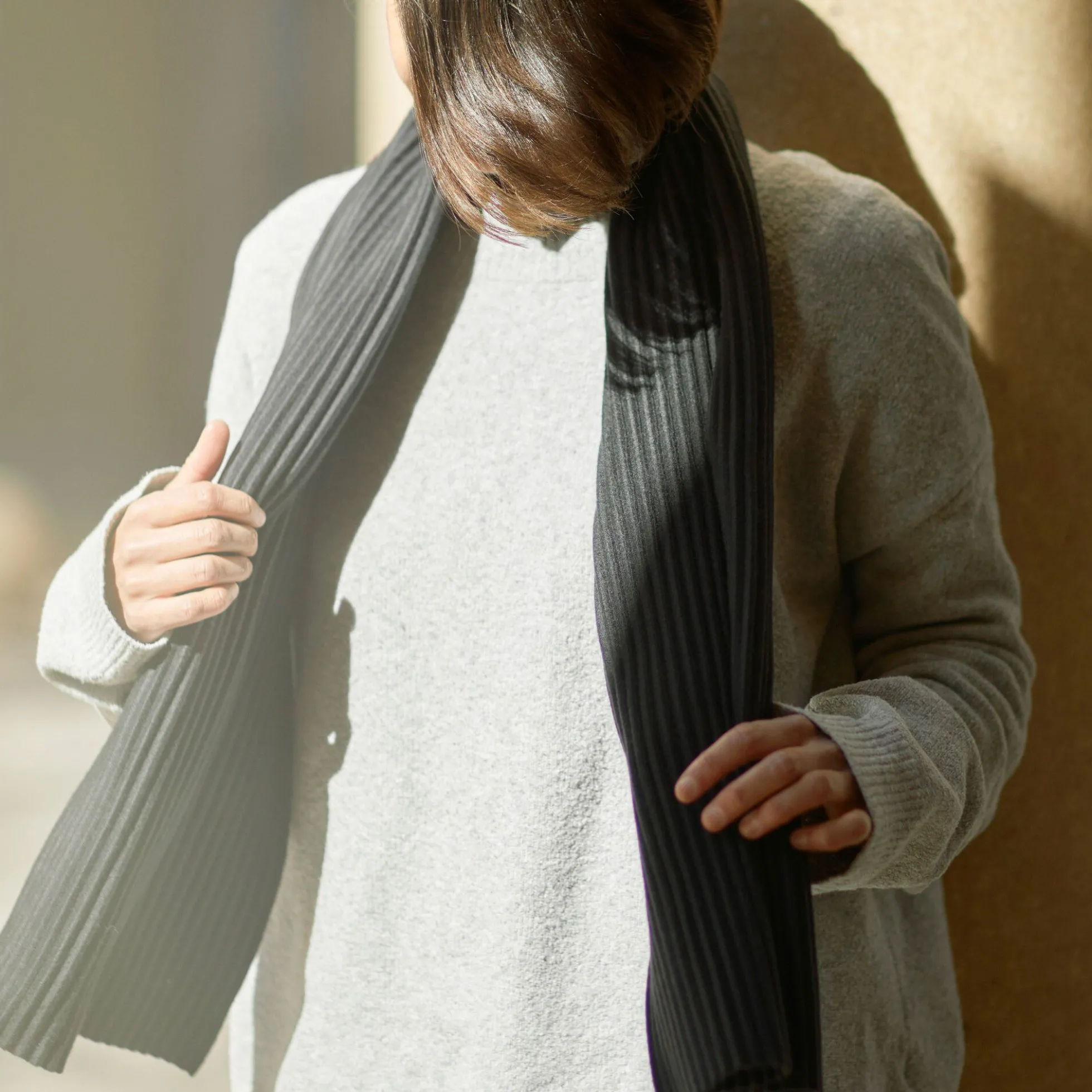 Pleece Short Scarf, black