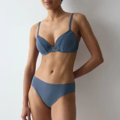 Pretty Micro Tai, indigo veil
