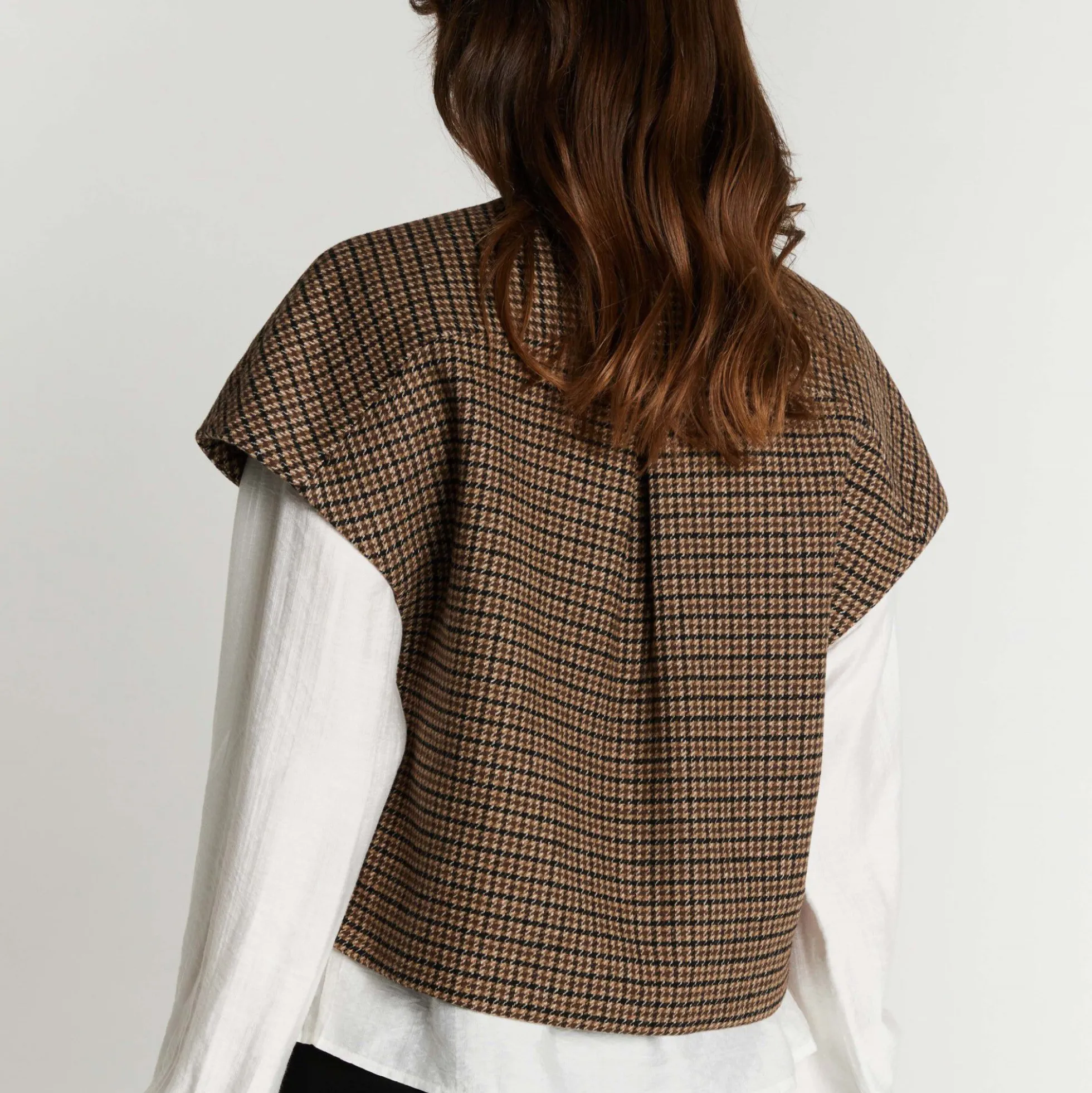7898RDFNewHika vest, chocolat