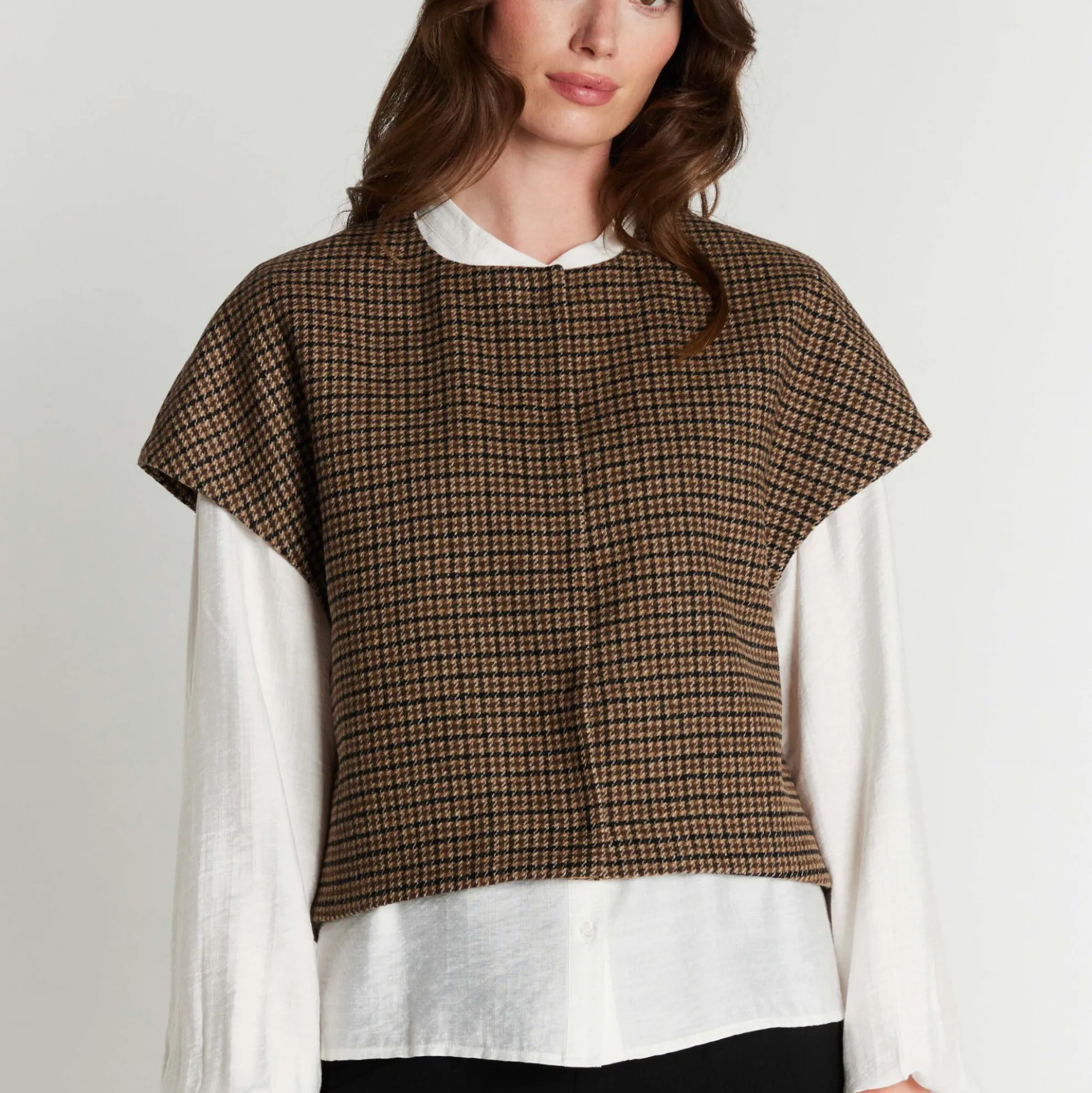 7898RDFNewHika vest, chocolat