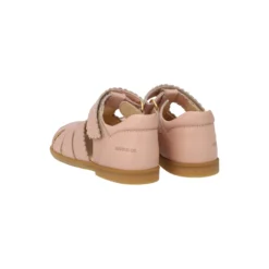 Sandal med lukket tå og sommerfugl, rosebud