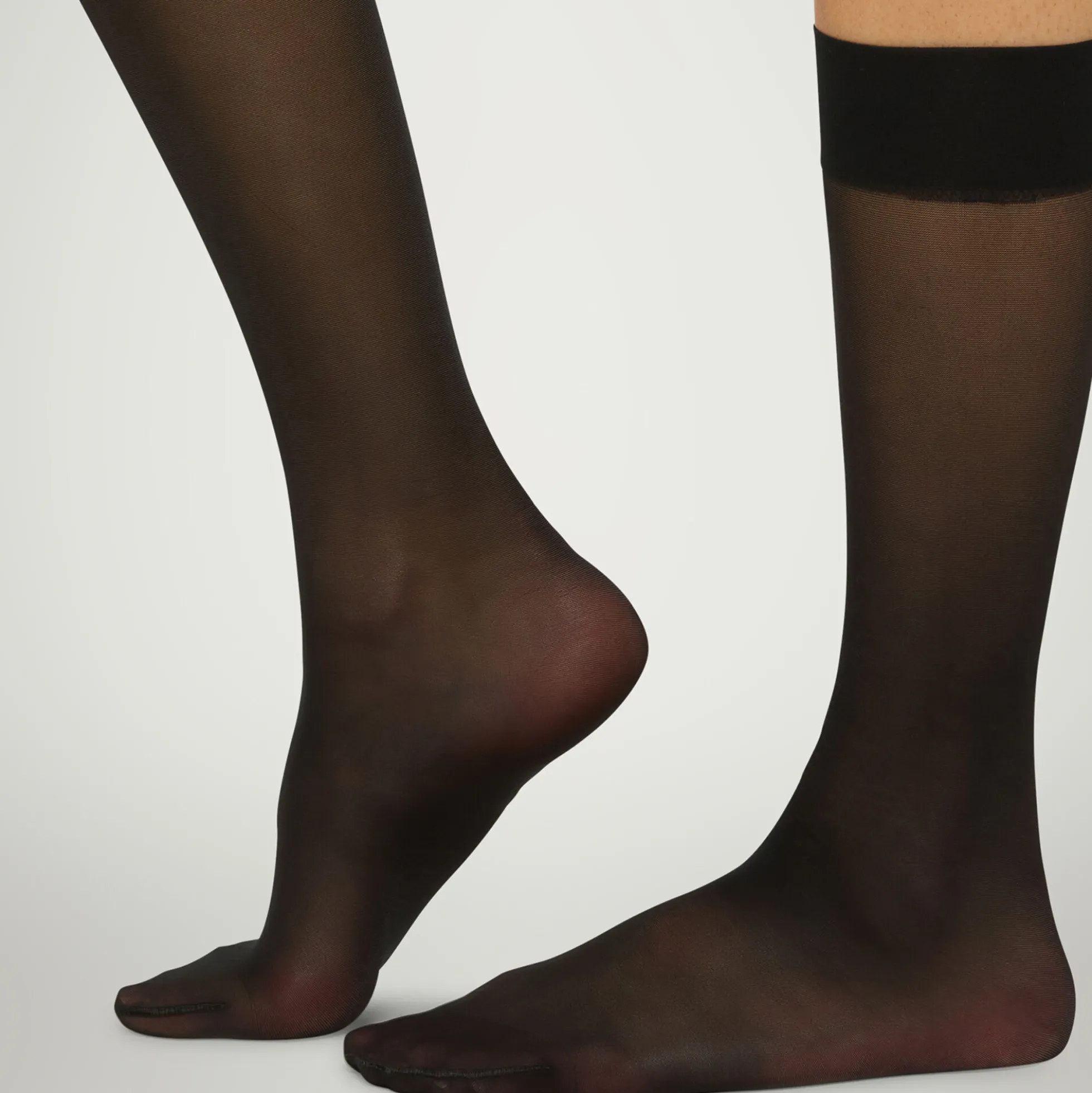 Satin Touch 20 Knee-Highs, black