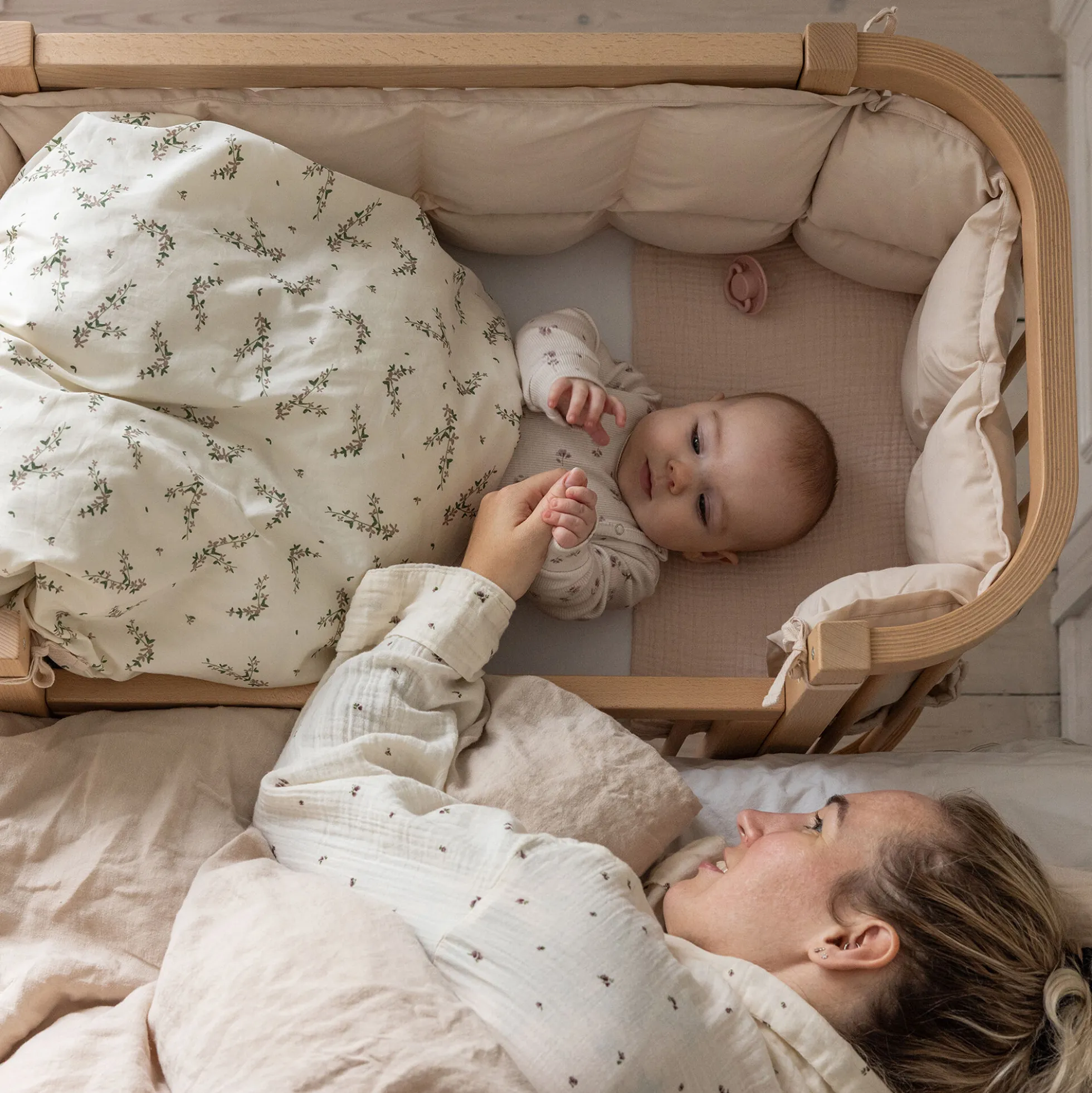 Sebra Bedside Crib, wooden edition