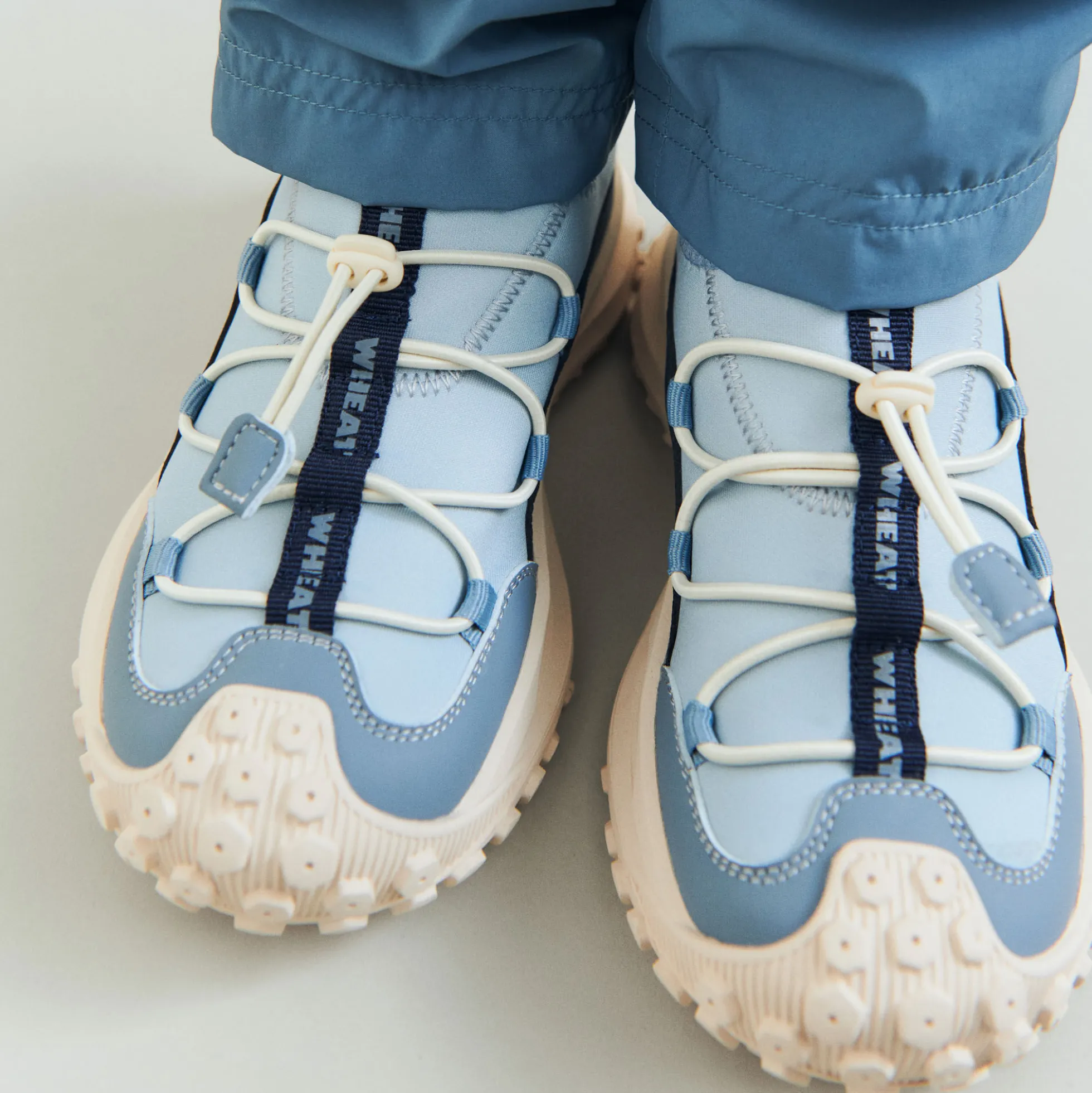 Sneaker Billie, summer sky