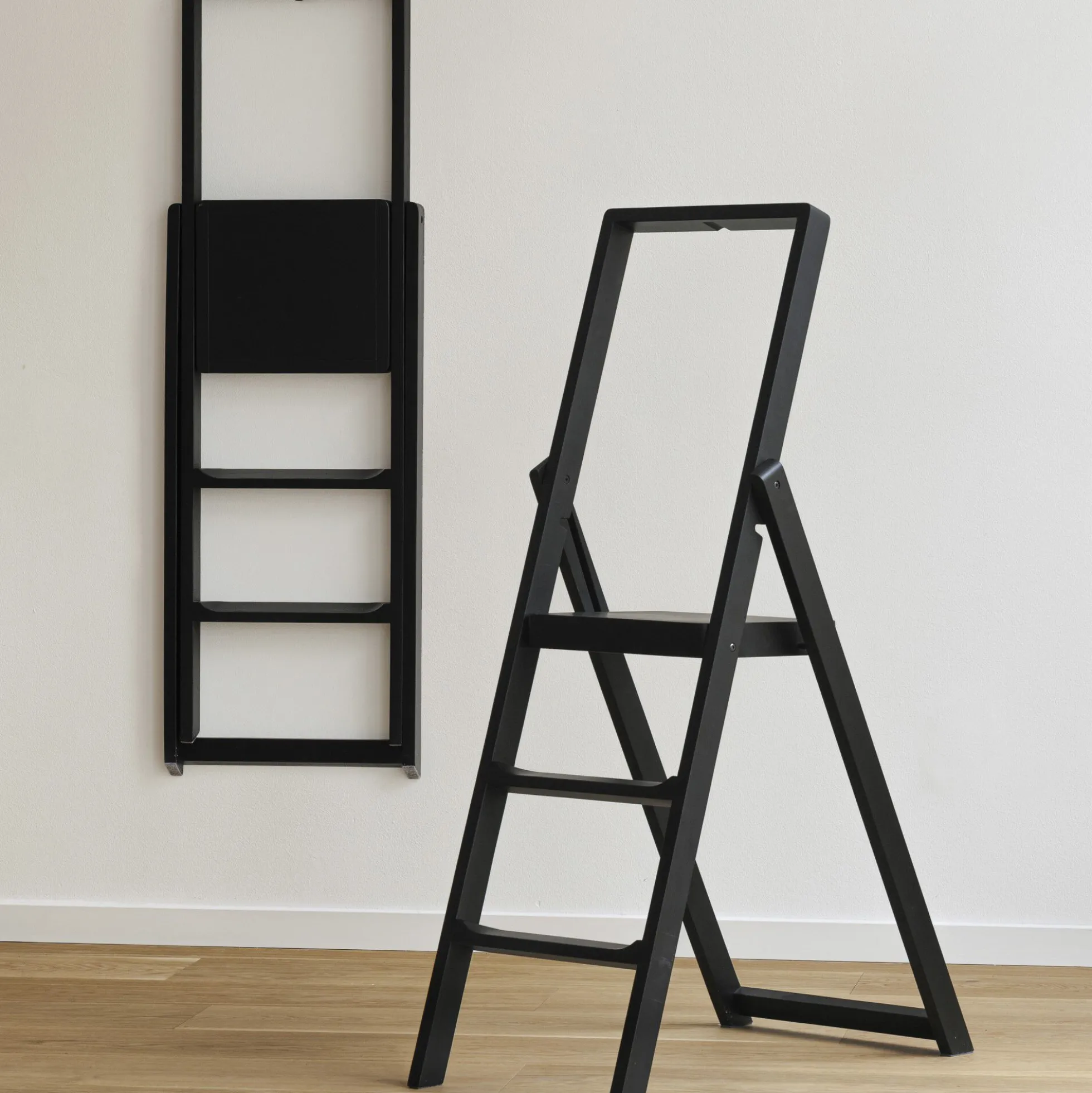 Step Ladder, black matte