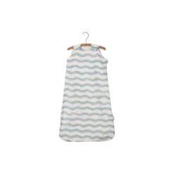 Sylvia sovepose TOG 1 sommer, waves