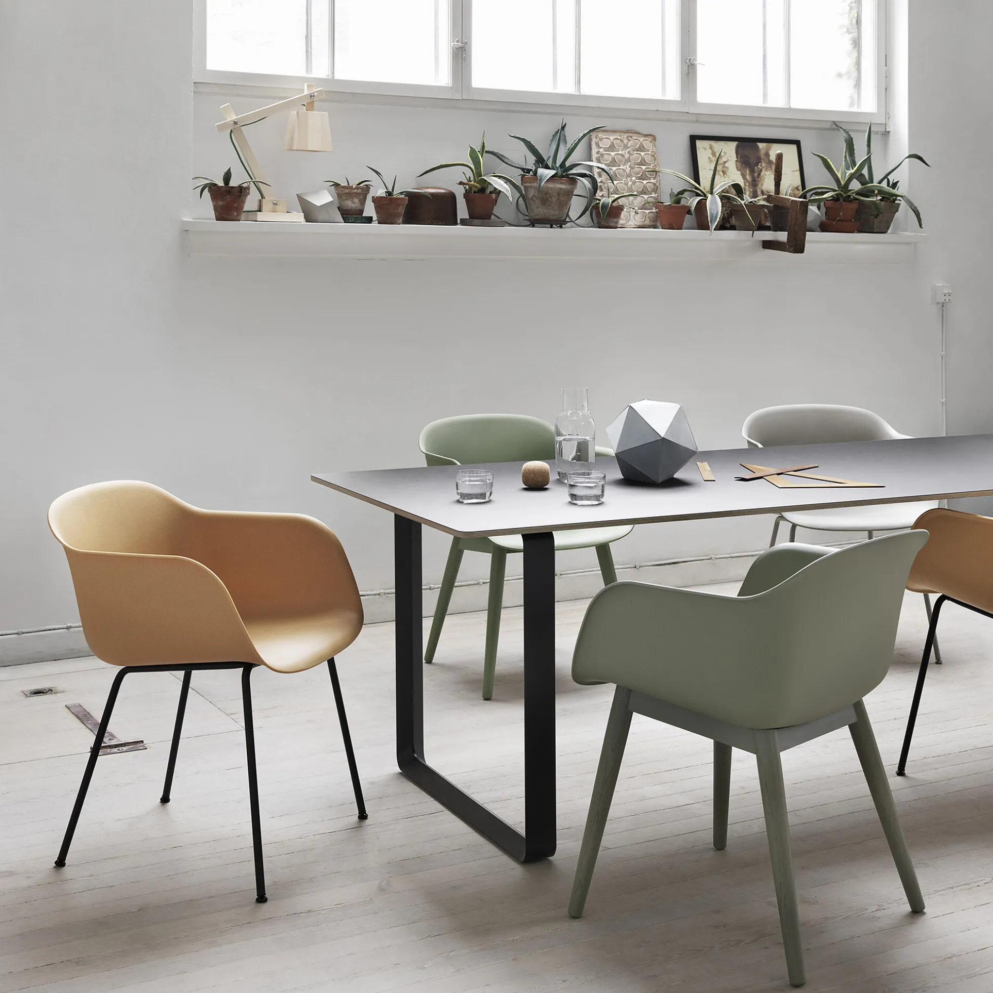 70/70 Table, black