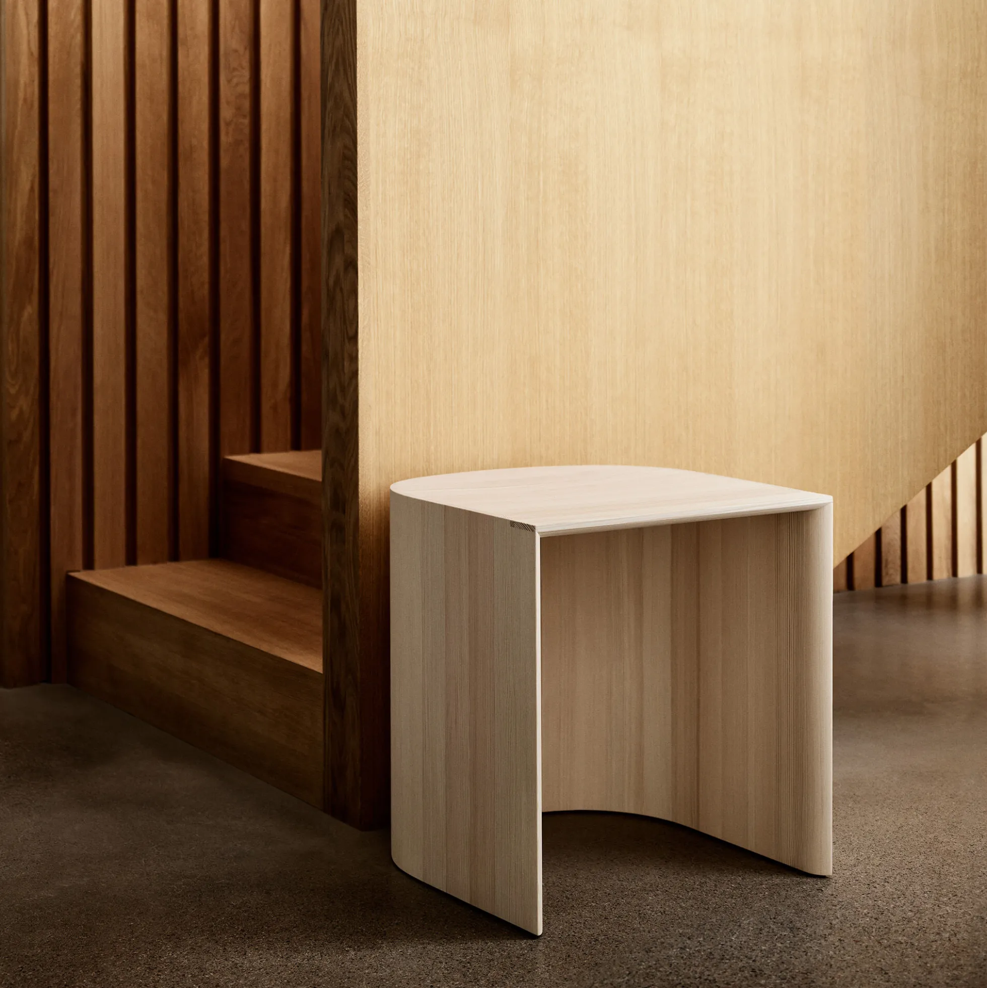 Taburet™, pine
