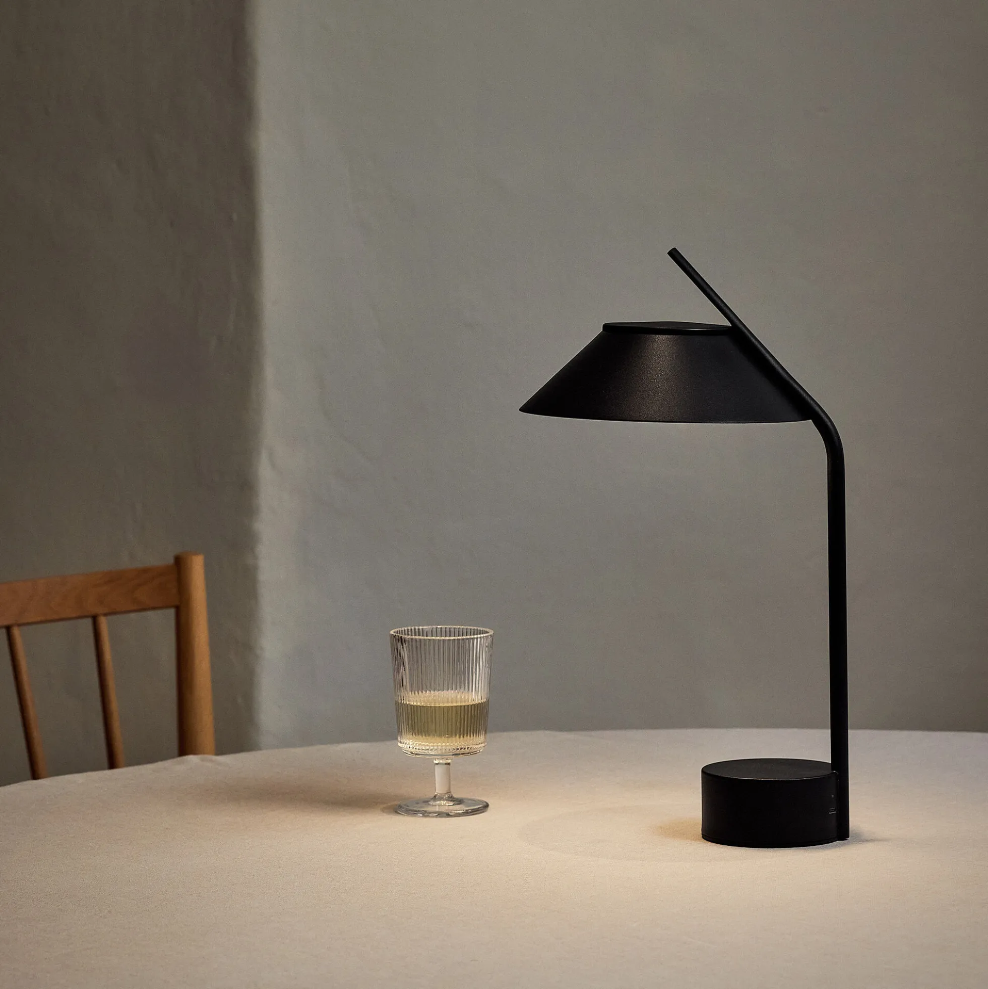 Vinkel LED portable lampe, black