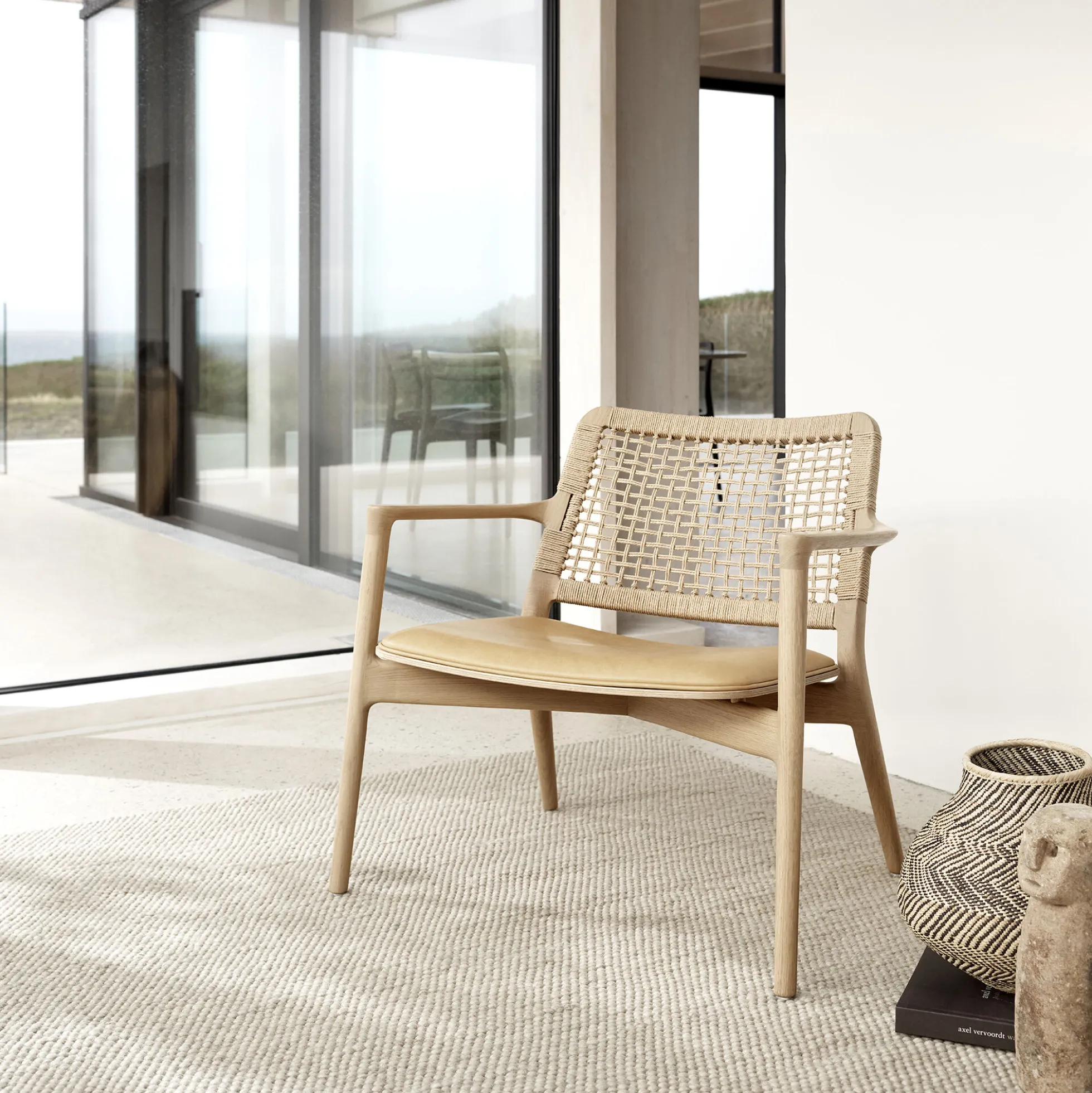 VIPP488 Cabin loungestol, lys eg/sand