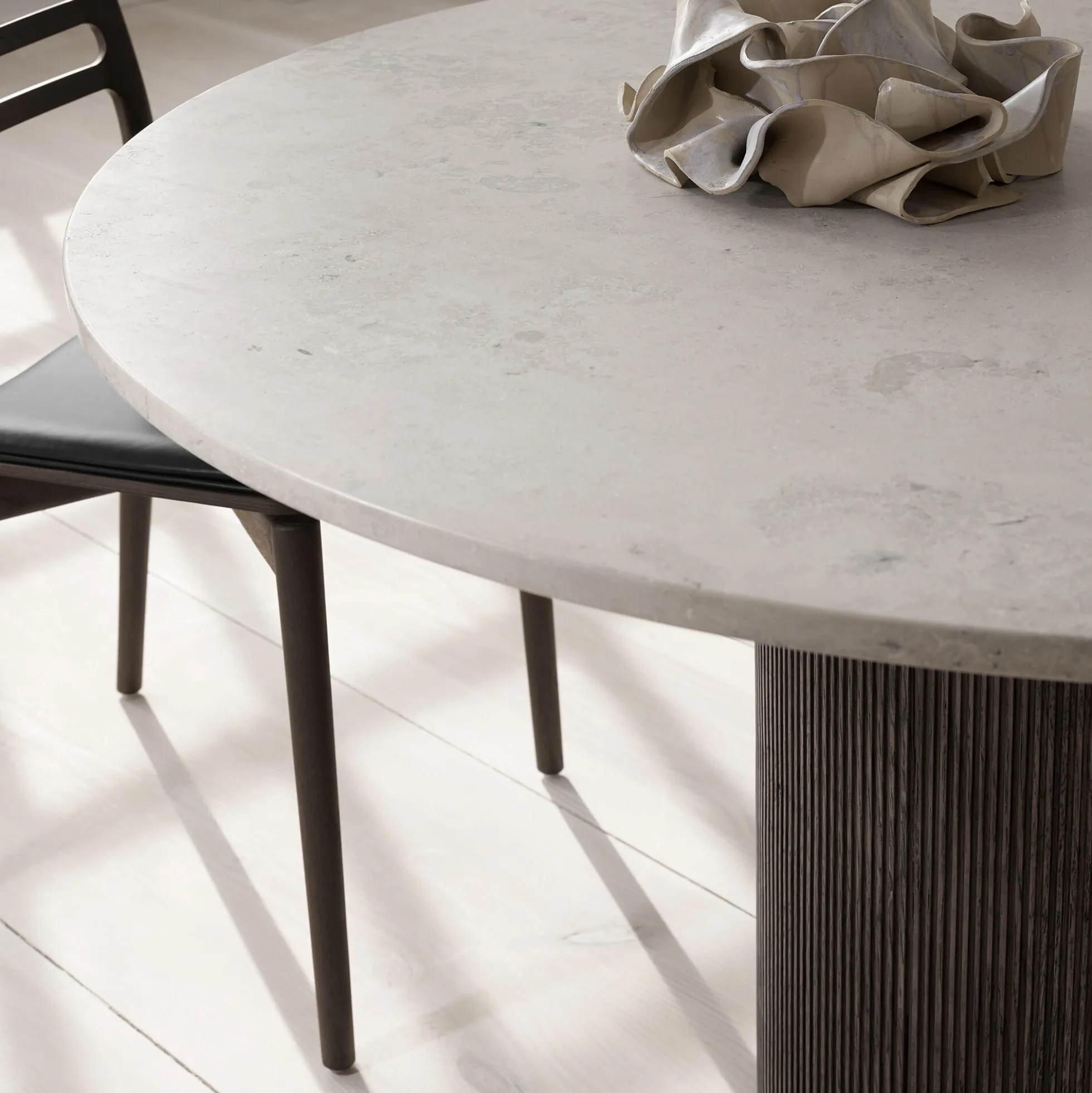 VIPP494 Cabin Round Table, jura grau blau/dark oak