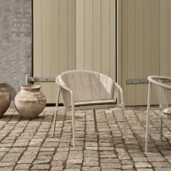 VIPP712 Lagrasse Lounge Chair, light grey