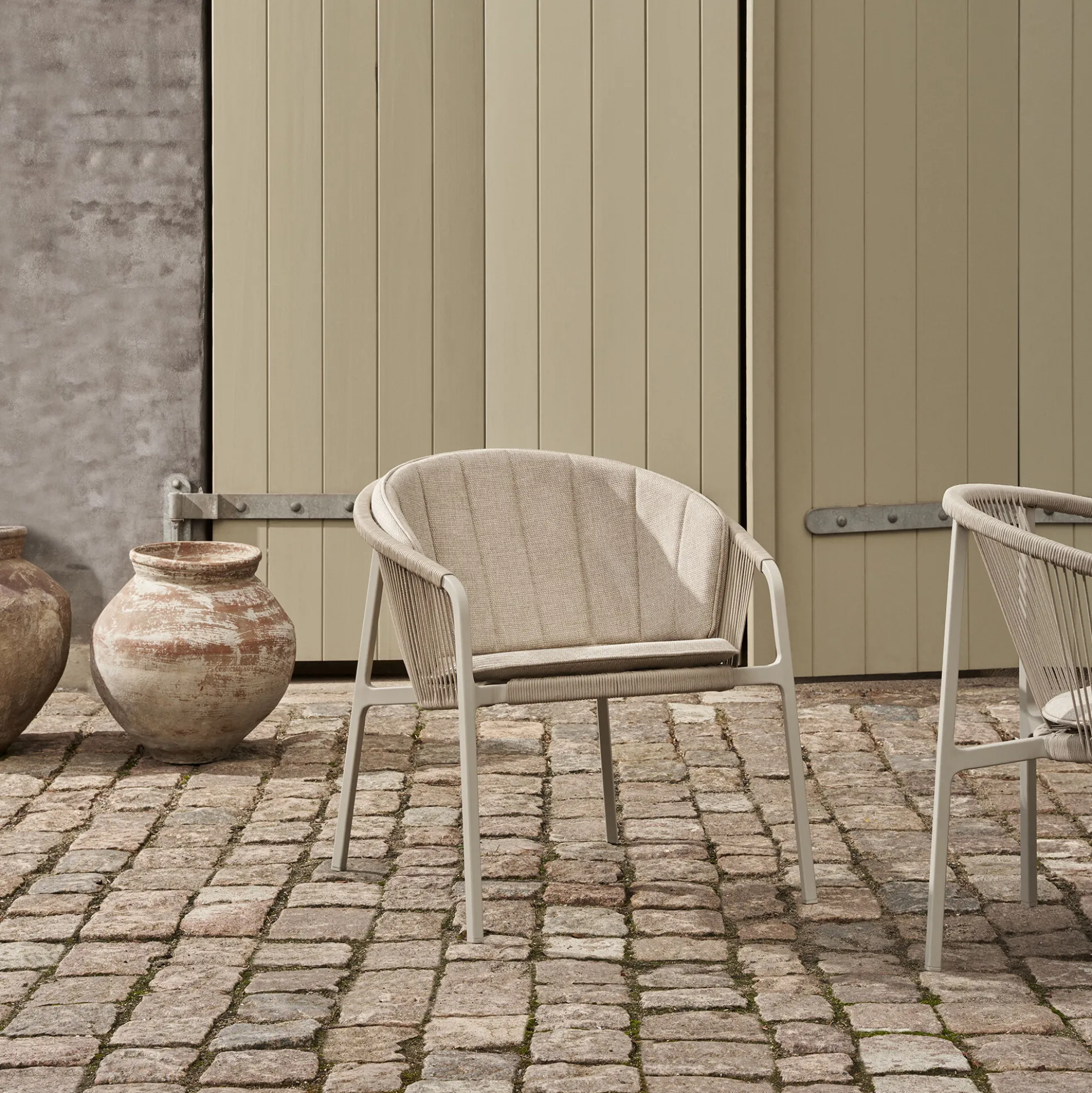 VIPP712 Lagrasse Lounge Chair, light grey