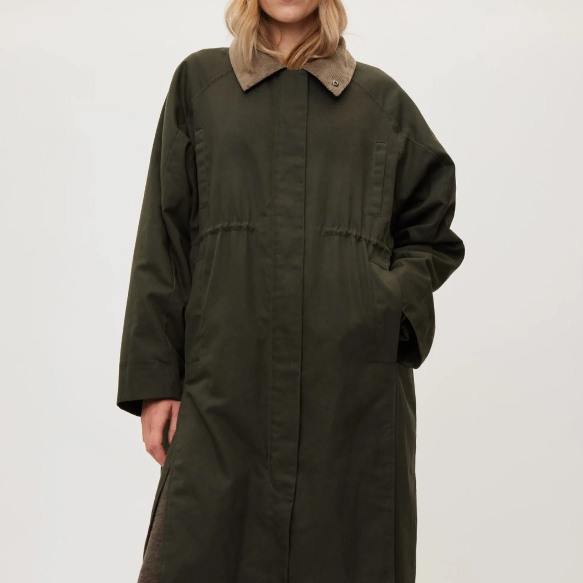 Waxed Coat Cloudy, dark soil