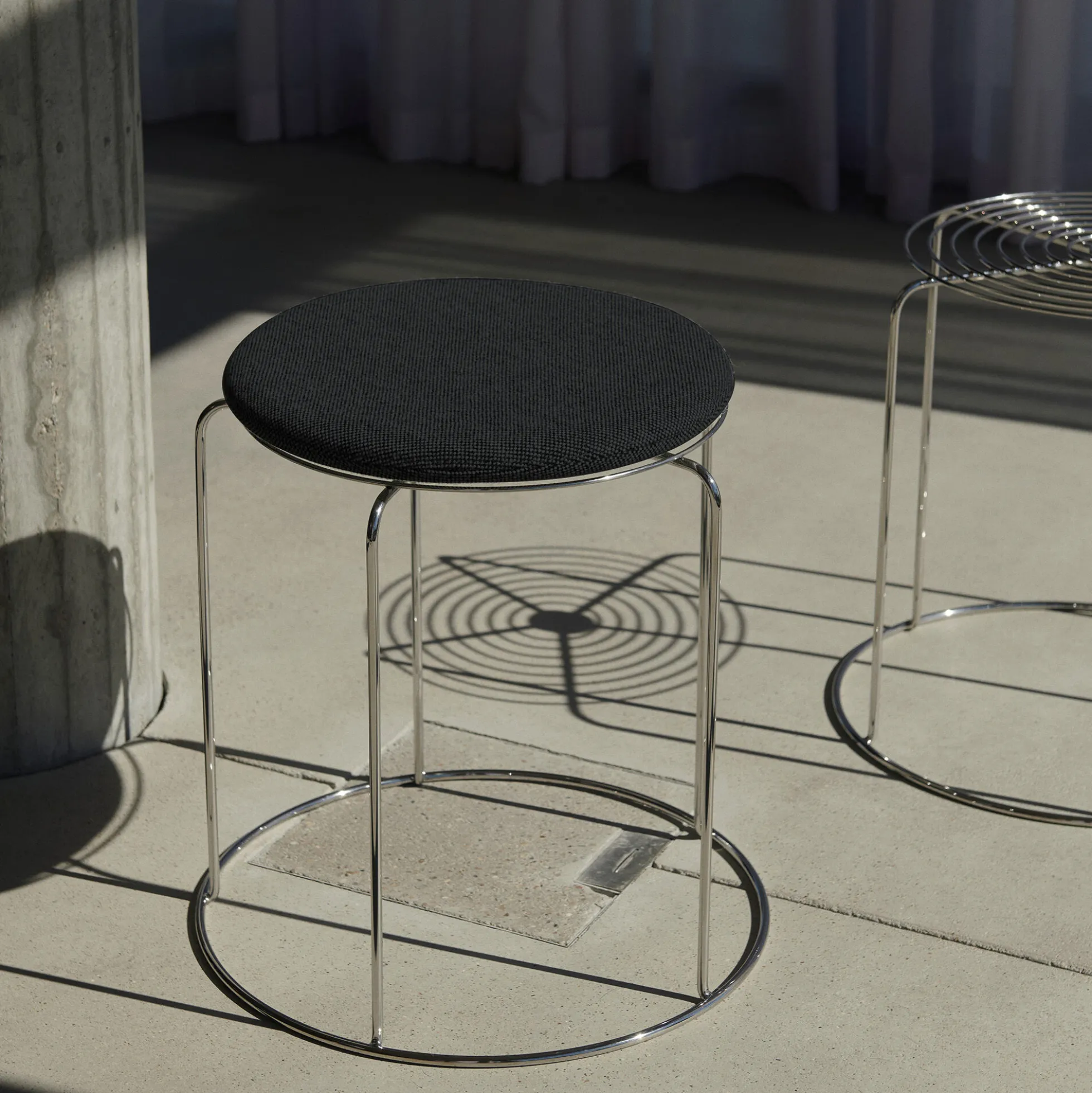 Wire Stool VP11 skammel med hynde, Hallingdal 180