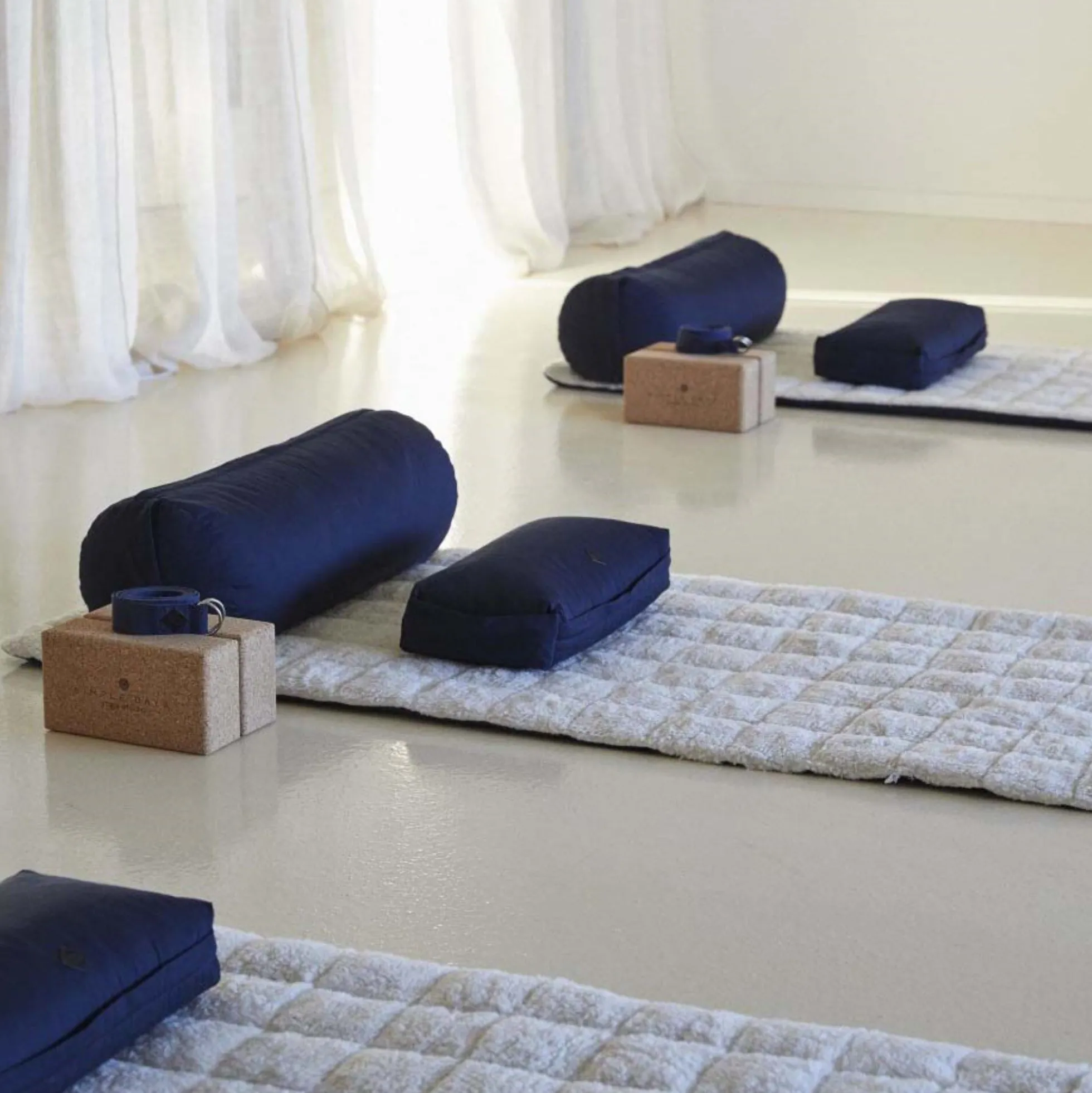 Yoga hynde, mørkeblå